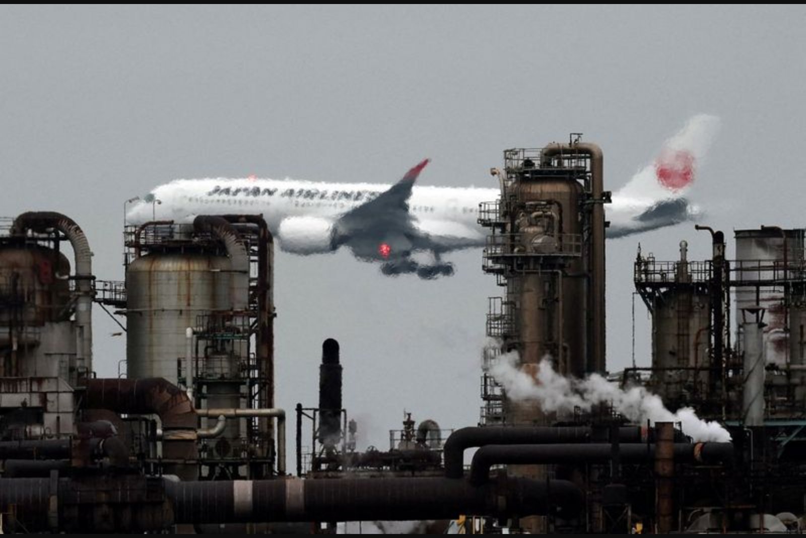 Airlines Alter Schedules as Middle East Conflict Disrupts Routes
