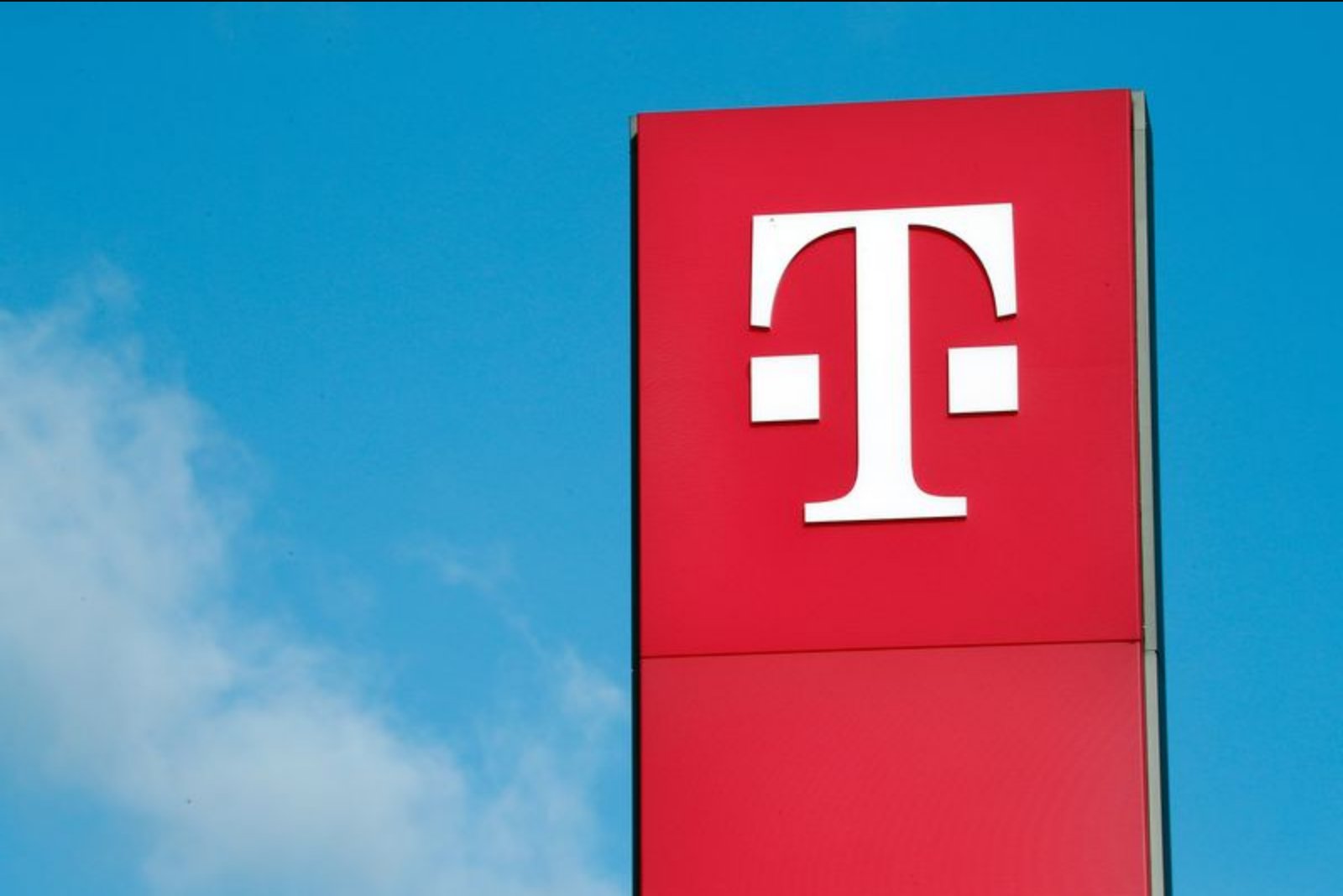 Deutsche Telekom Weighs Huge Tie-Up with T-Mobile US That Would Create a $300 Billion Telecom Giant