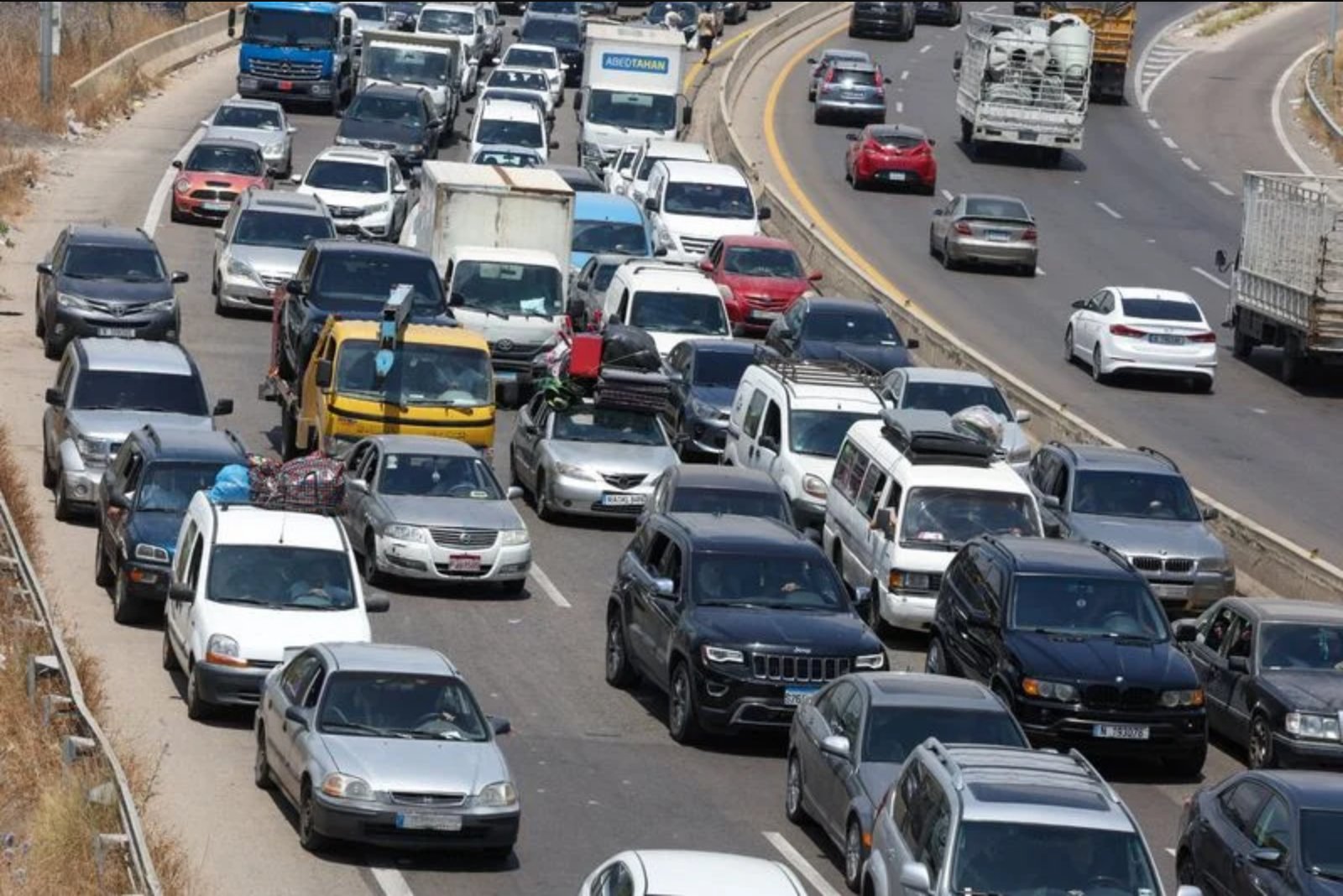 Hundreds of Thousands Return to Southern Lebanon as Fighting Ebbs, Many Still Unable to Go Home