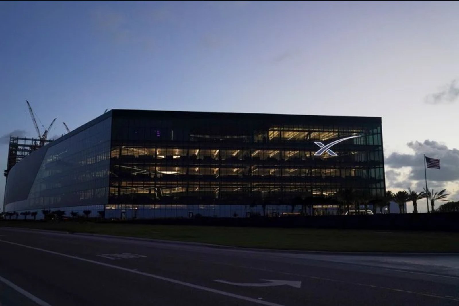 SpaceX Shares Slide as Post-IPO Momentum Fades