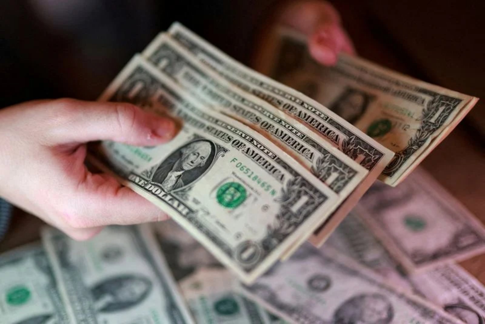 Greenback Maintains Stability Amid Middle East Tensions and Anticipation of US Inflation Metrics