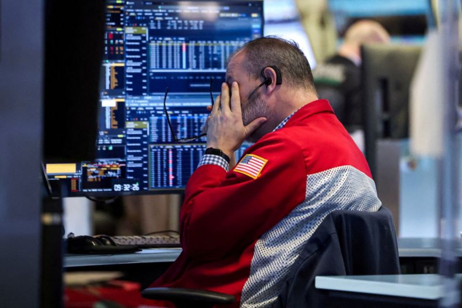 Investors Flee to Cash as Middle East Escalation Sends Markets into Synchronized Sell-Off