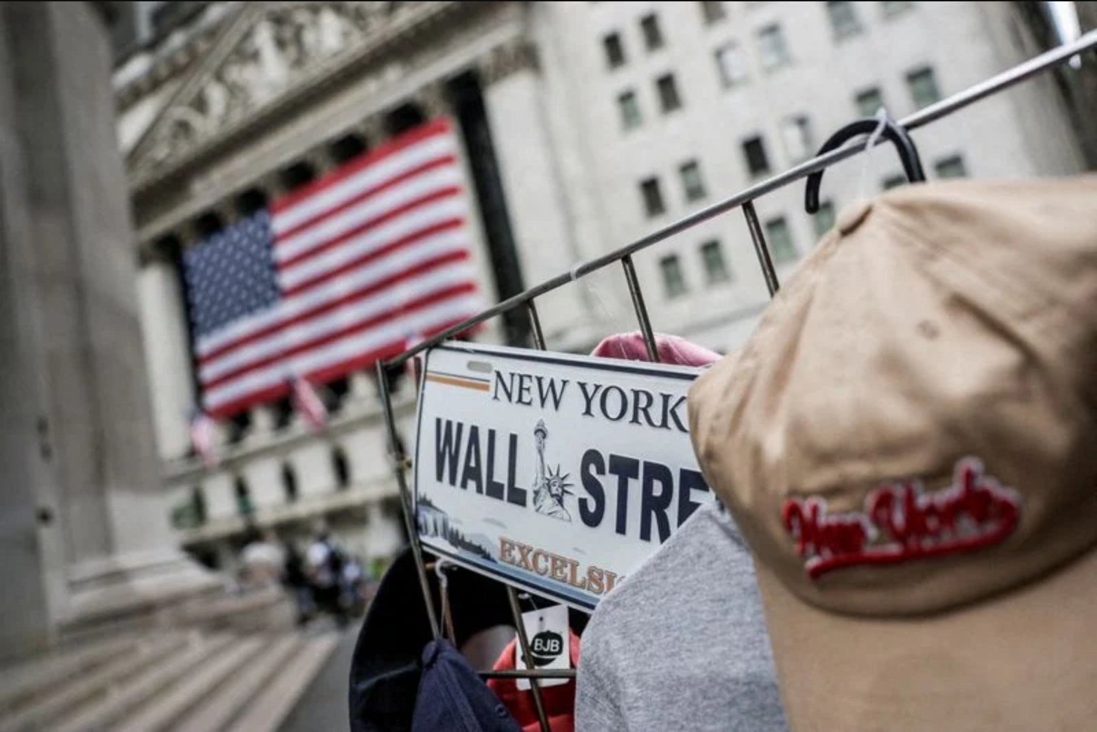 U.S. Growth Strength May Be Clashing With Stock Market Momentum