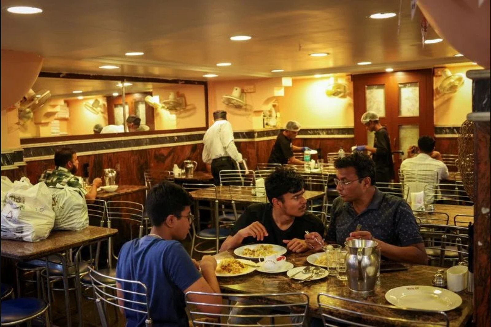 India's Services Expansion Slows to 17-Month Low as Demand and Hiring Cool