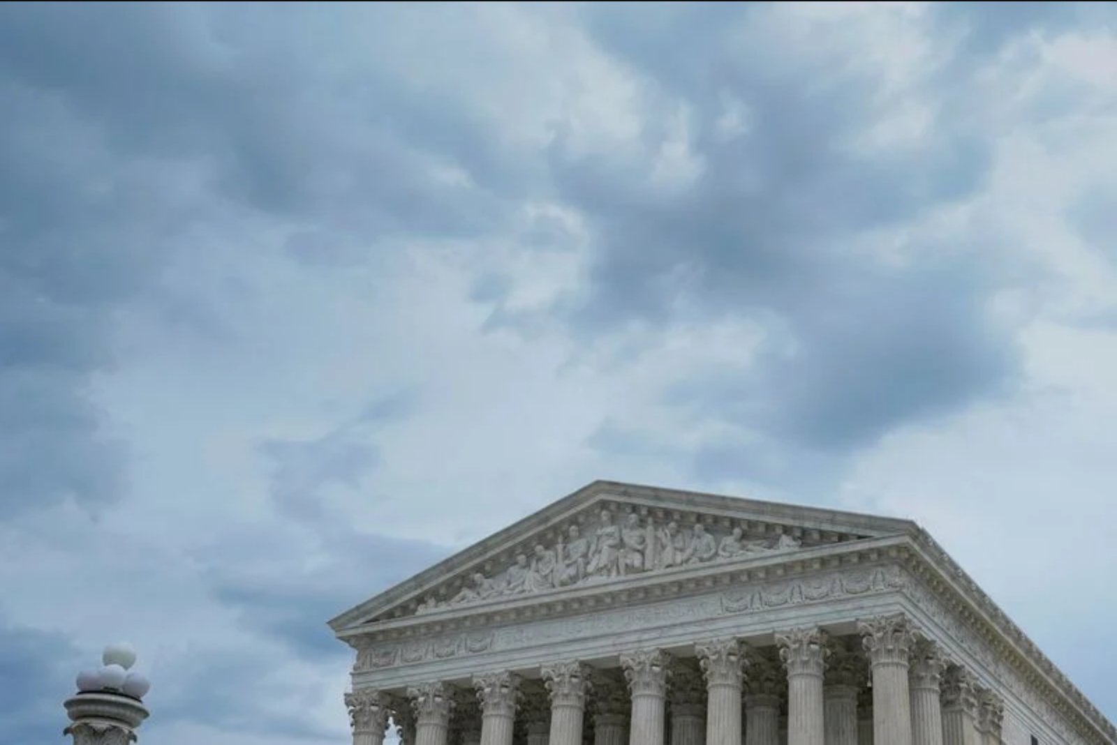 Factbox-Top cases on the US Supreme Court’s docket