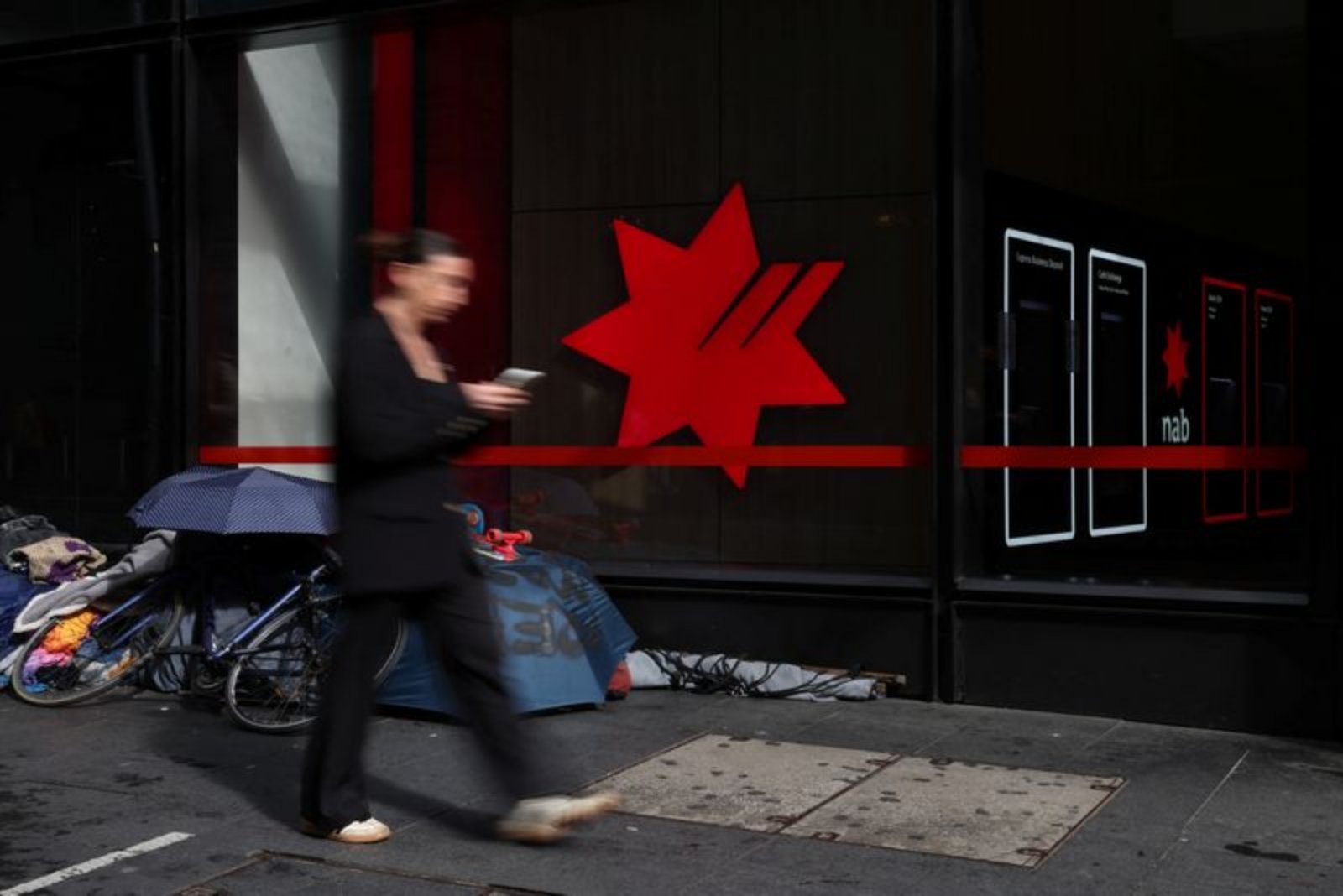 Australian Big Banks Face Mortgage Slowdown, Rising Costs and Investor Pullback