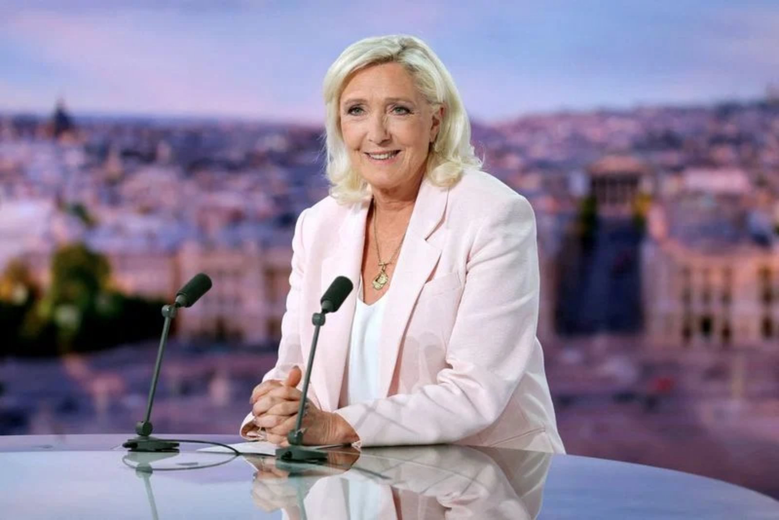 Le Pen stakes her future on a presidential run after judges lift her ban
