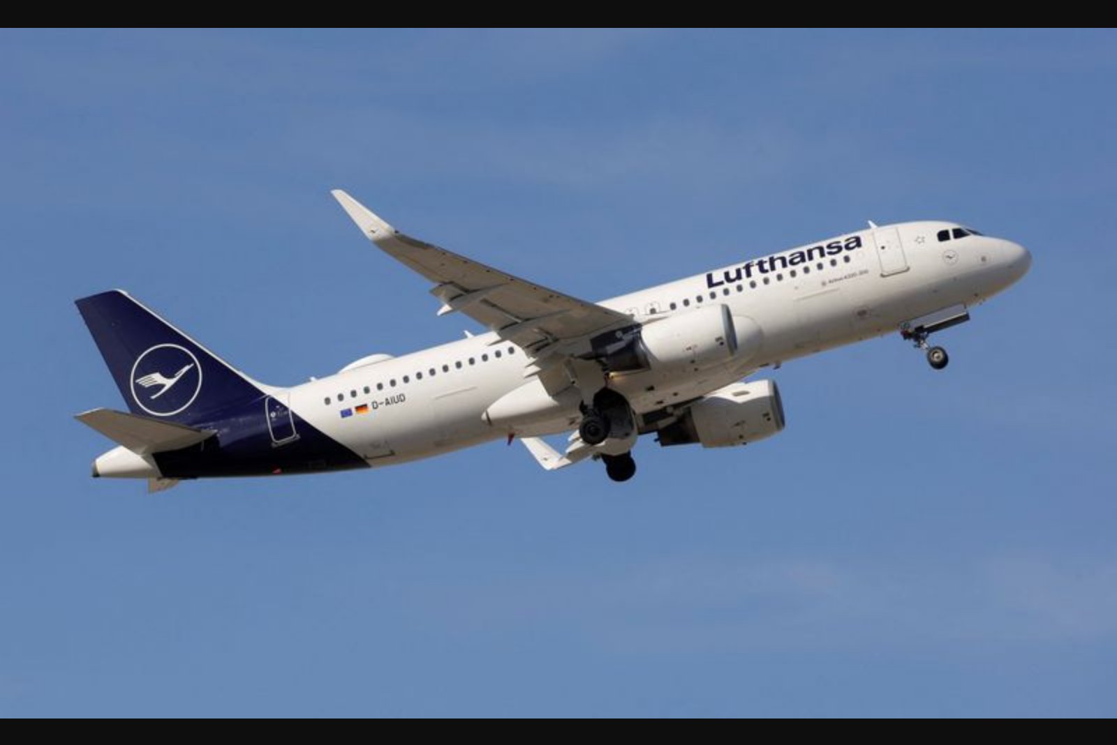 Lufthansa posts stronger-than-expected 2025 operating profit; 2026 outlook clouded by Middle East tensions