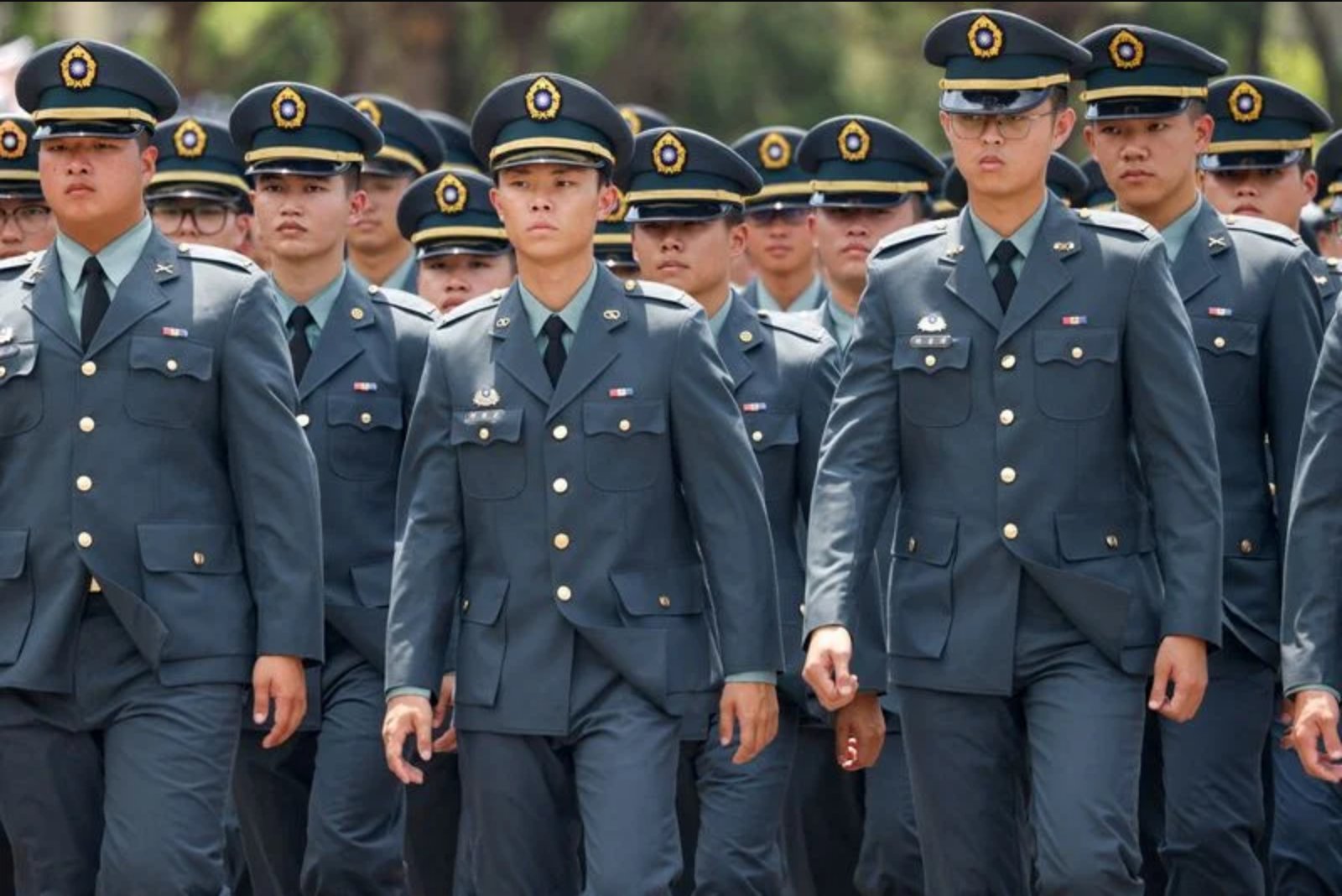 Taiwan Restores 'Anti-Communist' Curriculum for Military Graduates Citing Chinese Threat