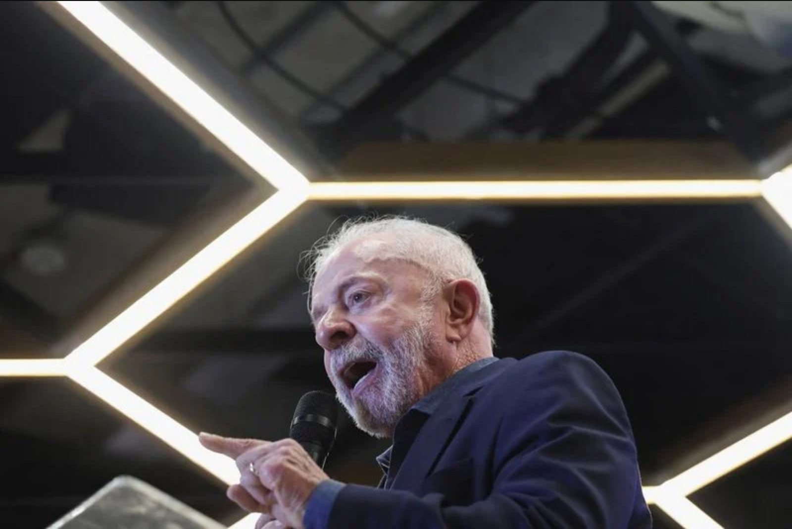 Lula Maintains Lead Over Flavio Bolsonaro in Hypothetical October Run-off, Poll Shows