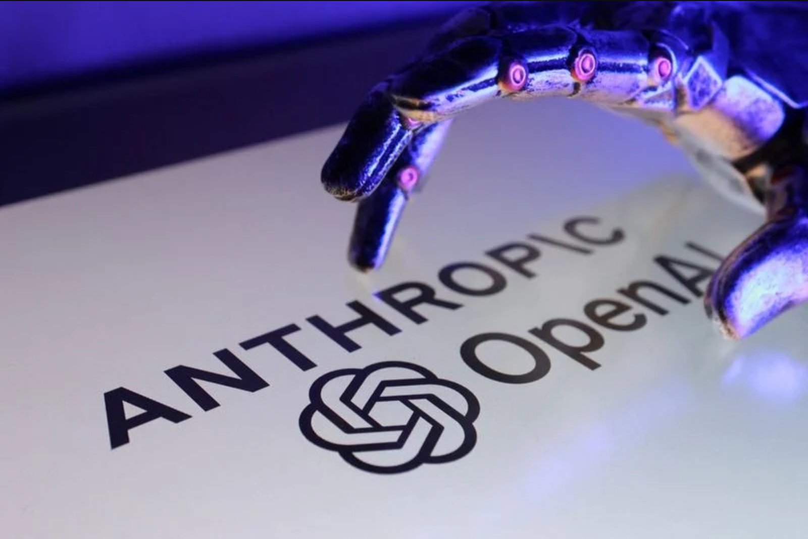 U.S. Officials Hold Early Talks About Acquiring Equity Stakes in AI Firms