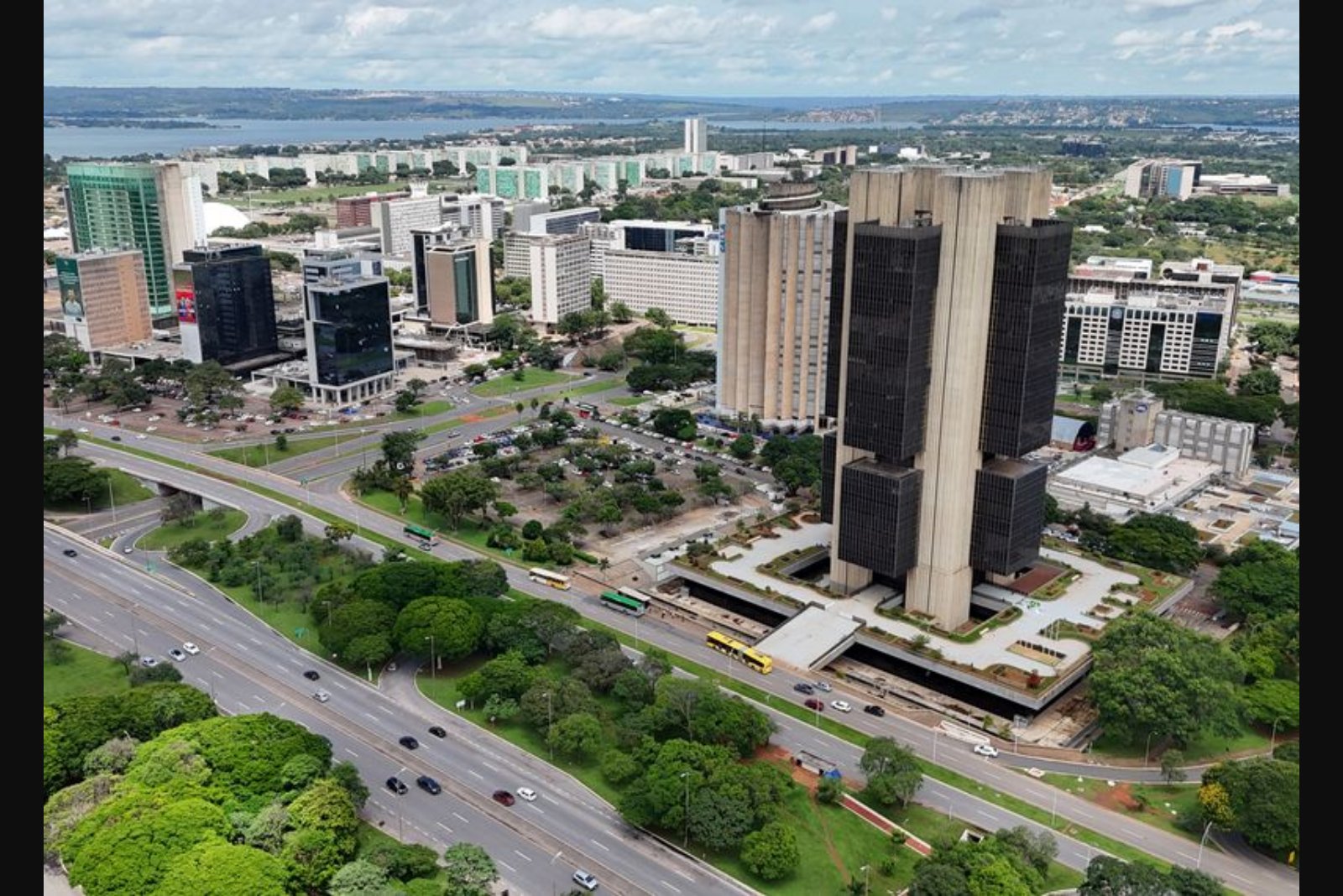 Brazil Central Bank Keeps Final Size of Rate Adjustment Open Amid Middle East Uncertainty