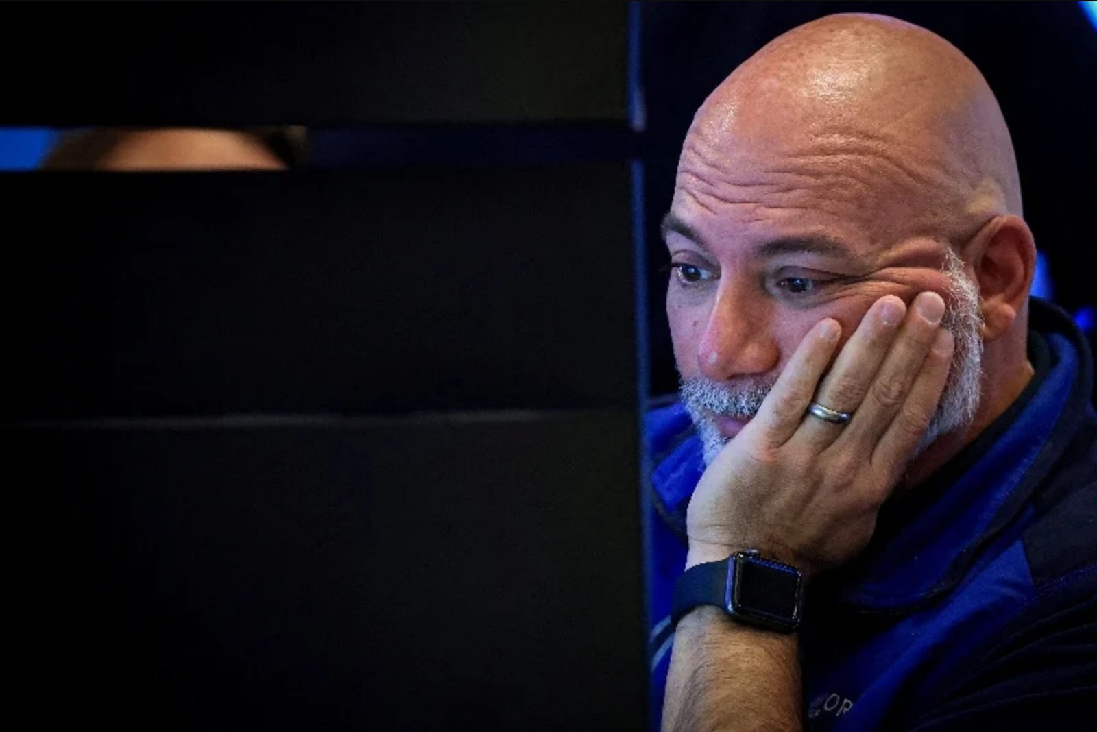 Markets Brace for Fed Move as Oil Jumps and AI Leaders Urge a Pause