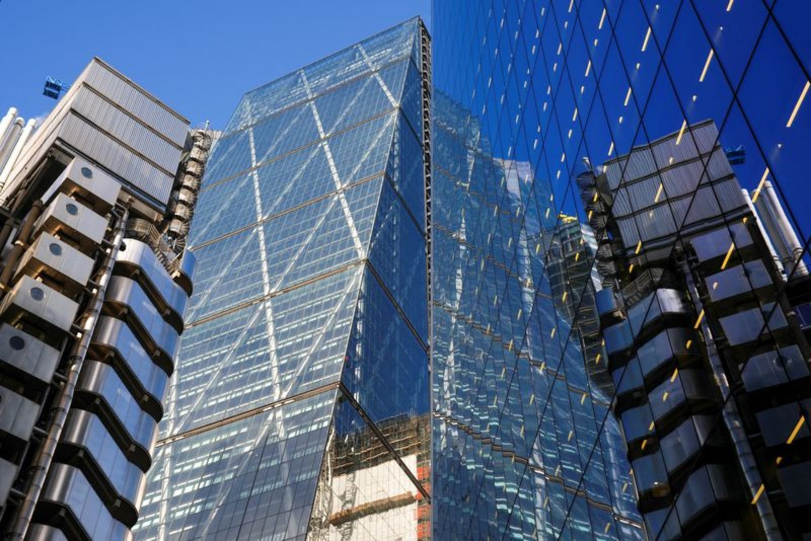 Investors Reduce U.S. Hedge Fund Bets, Pivot to Asia and Europe - Barclays Survey