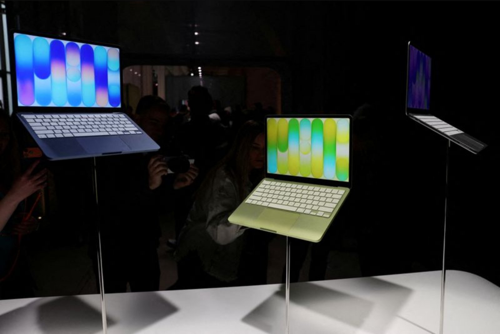 Apple Tops Estimates as Mac Demand Surges; iPhone Growth Curbed by Chip Shortages