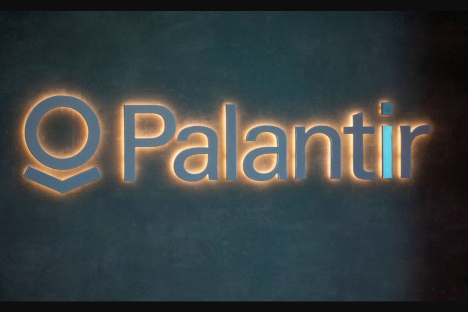 Palantir Posts Q1 Revenue Above Estimates as U.S. Government and Commercial Sales Accelerate