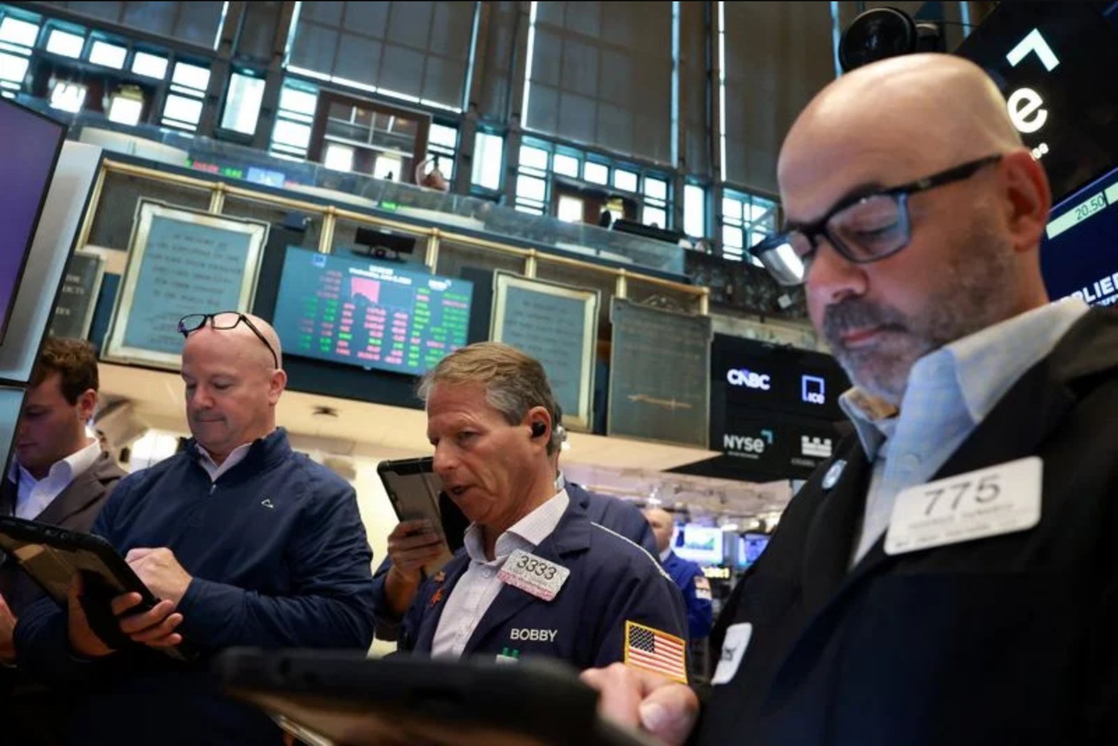Markets Retreat as Mixed Middle East Signals Fail to Soothe Traders
