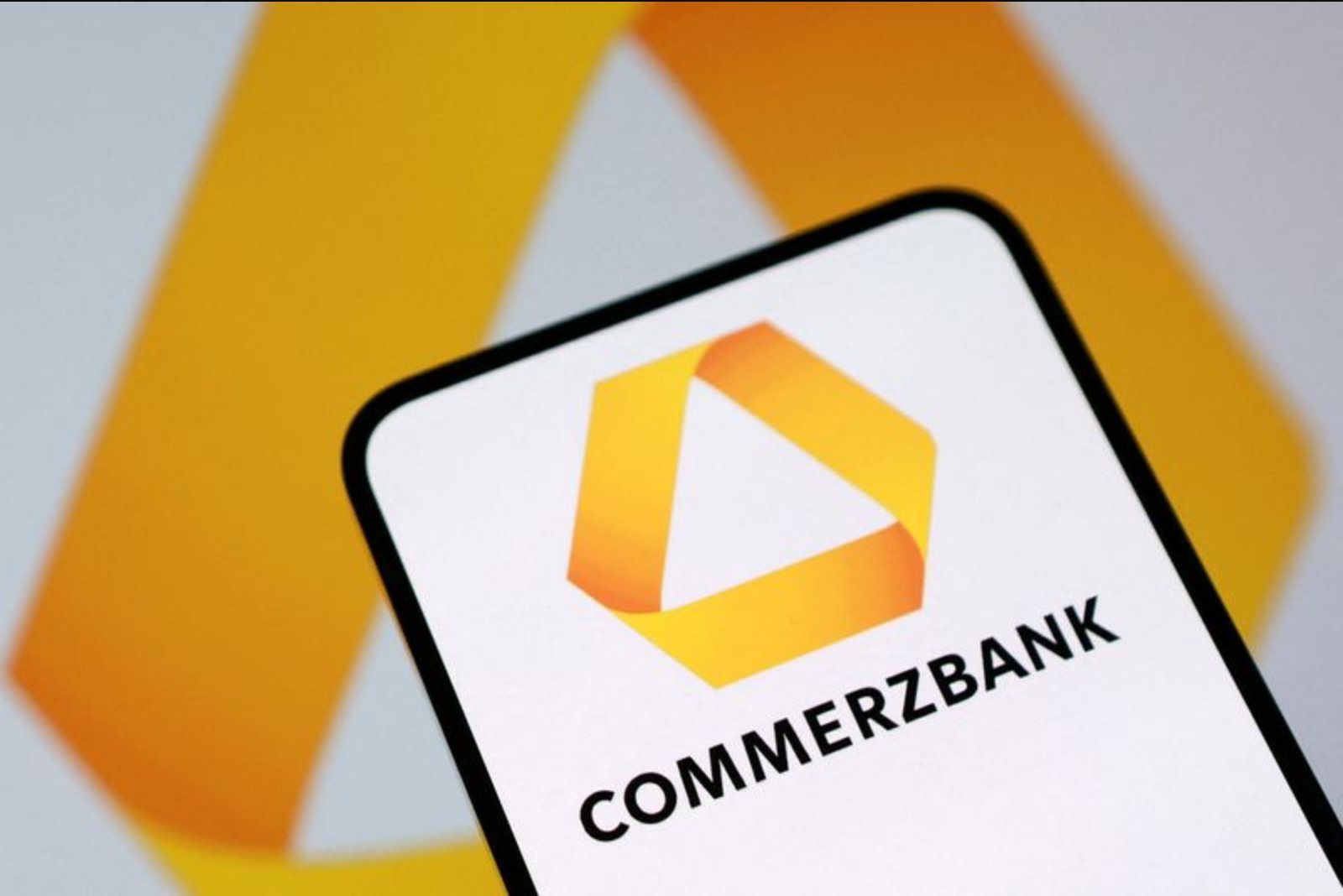 UniCredit Files Offer to Lift Stake in Commerzbank Above 30% Without Seeking Control