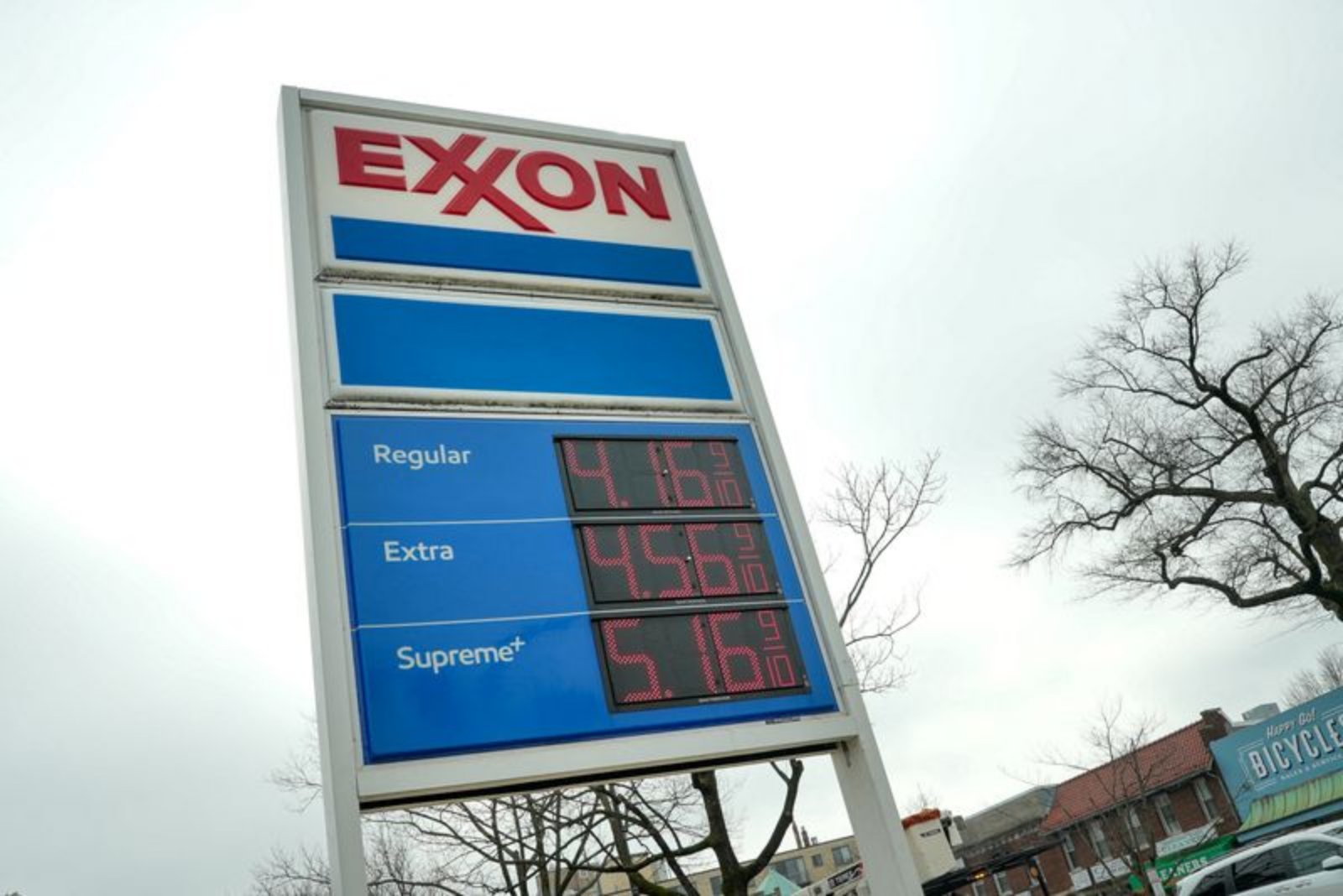 Exxon posts stronger-than-expected adjusted Q1 results despite Iran-related disruption