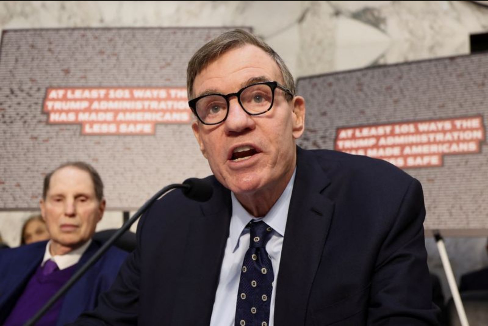 U.S. Intelligence Chief Finds No Confirmed Foreign Threat to November Midterms, Draws Senate Criticism