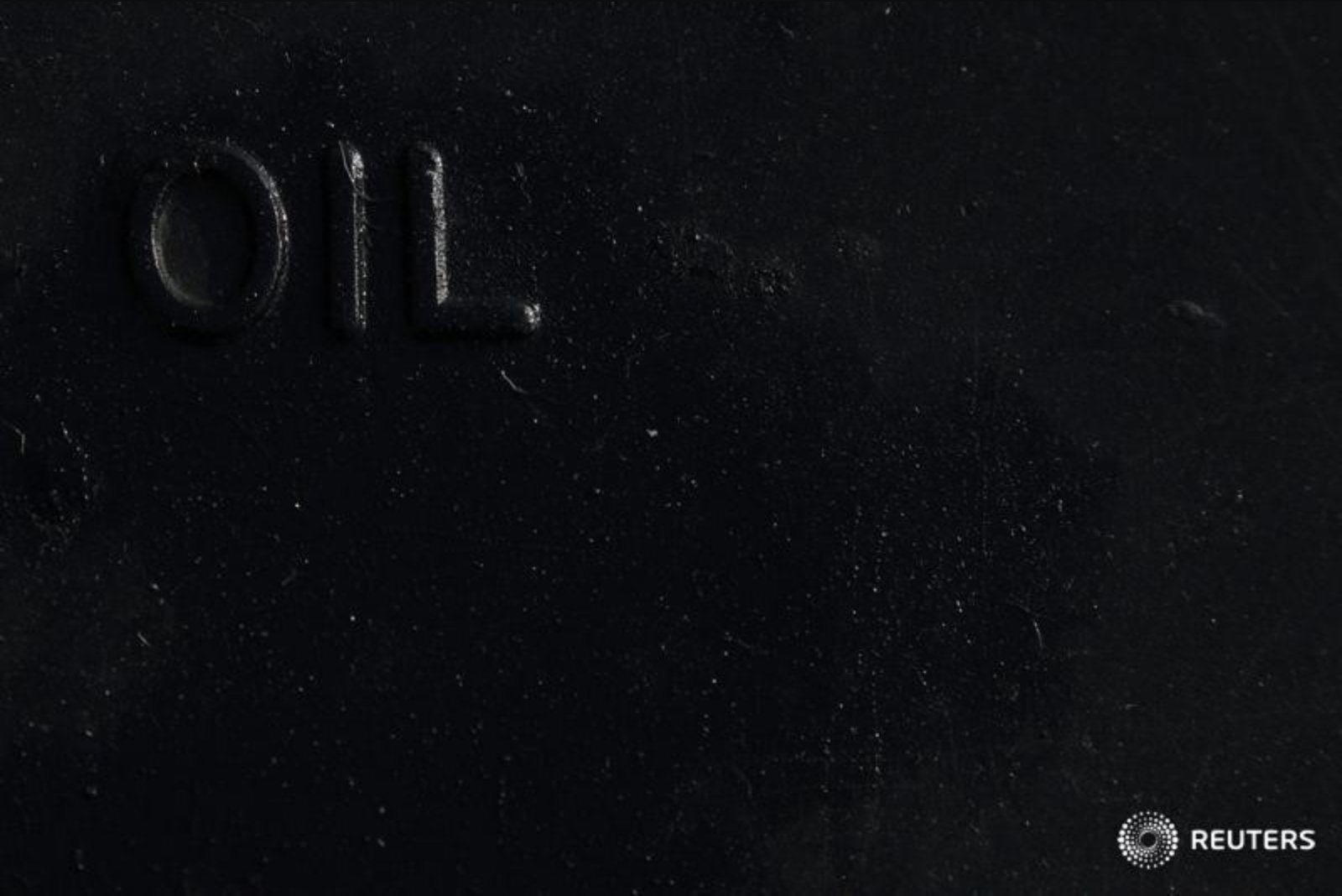 U.S. Grants 30-Day License to Clear Russian Oil Stranded at Sea Amid Middle East Tensions