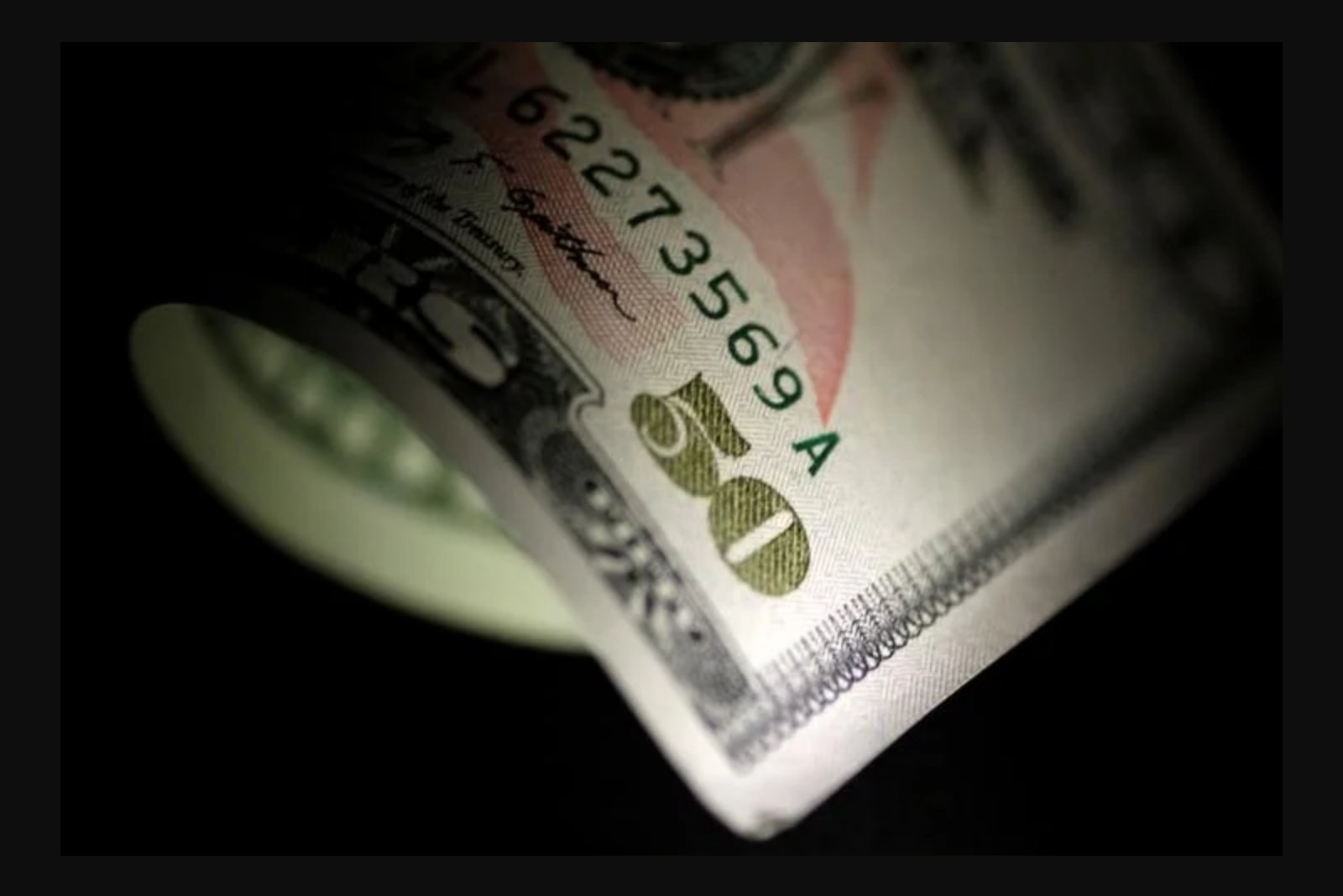 Barclays Sees Ringgit Positioned to Gain as Dollar Softens; Yuan May Bolster Trend