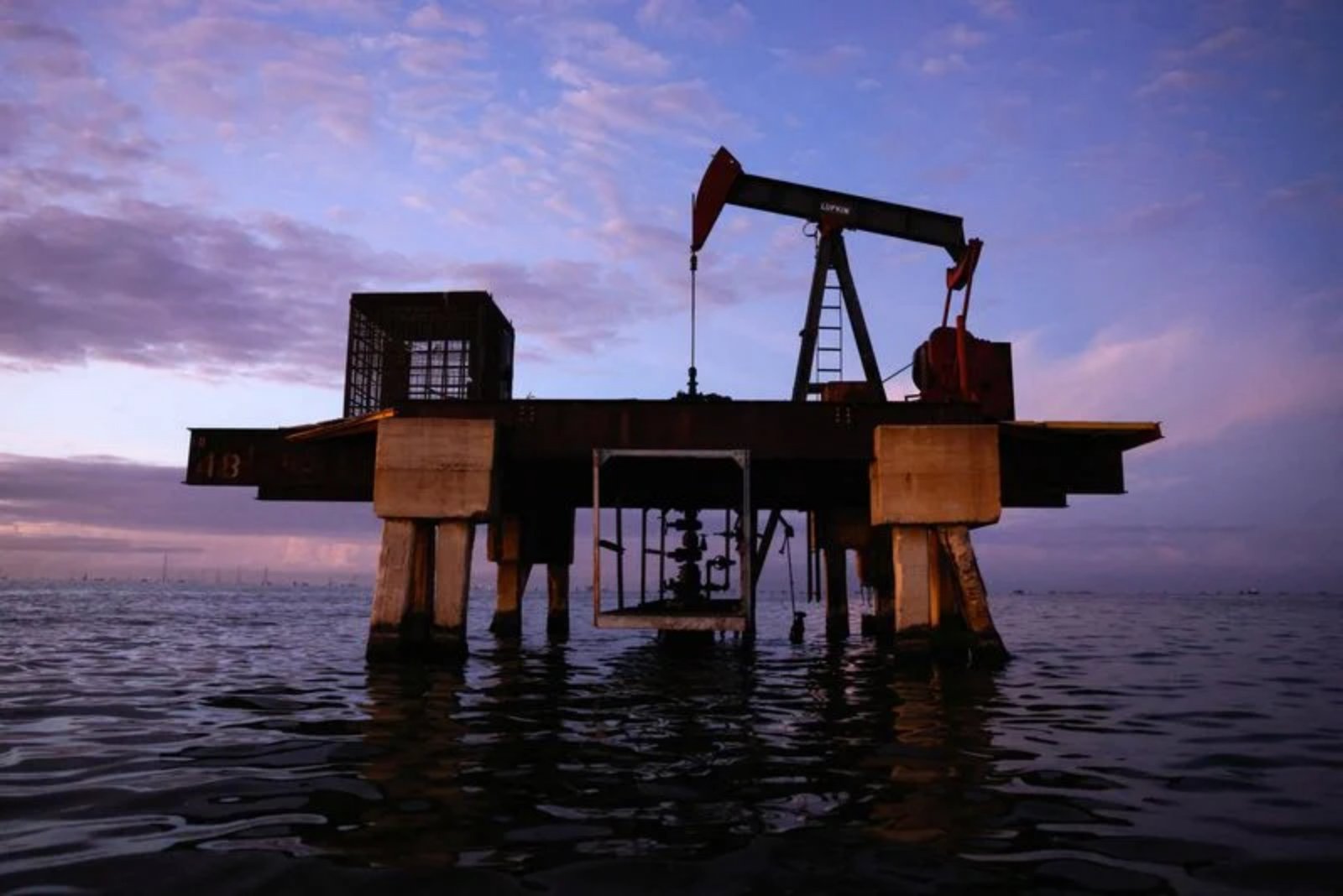 U.S.-Backed Deal for Venezuelan Fields Raises Questions Among Major Oil Firms