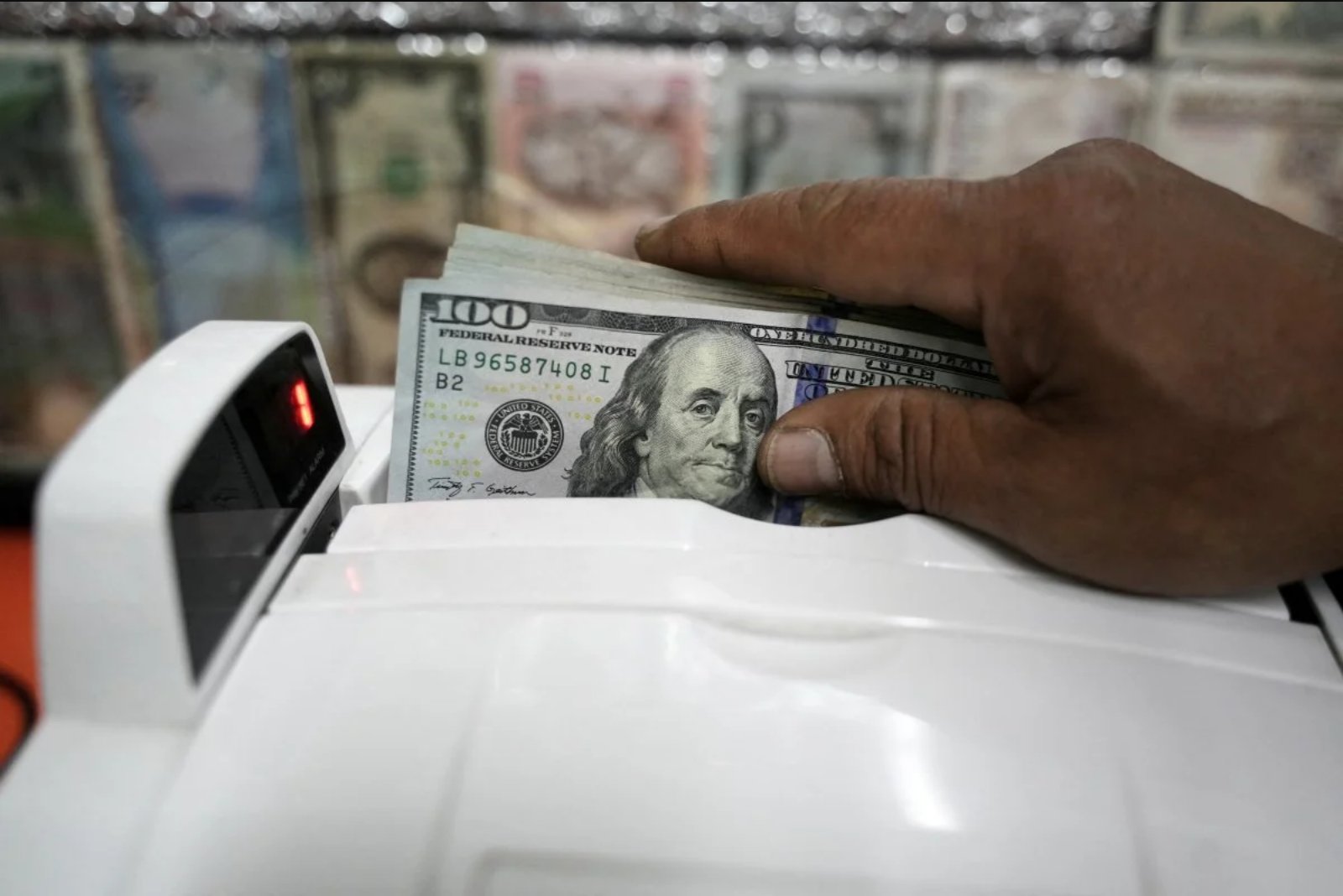 Asian FX Firms as Yen Holds Near Seven-Month Peak, Dollar Under Pressure