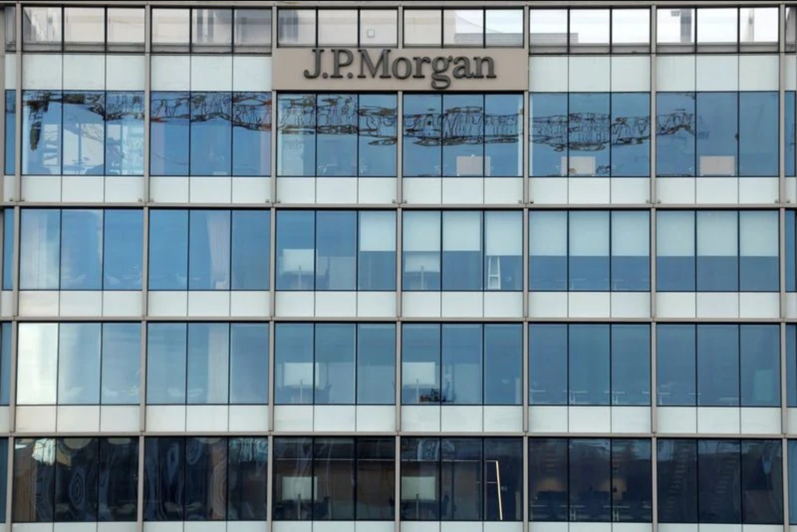 J.P. Morgan Lifts European Index Targets, Cites Earnings Recovery and Easing Geopolitics
