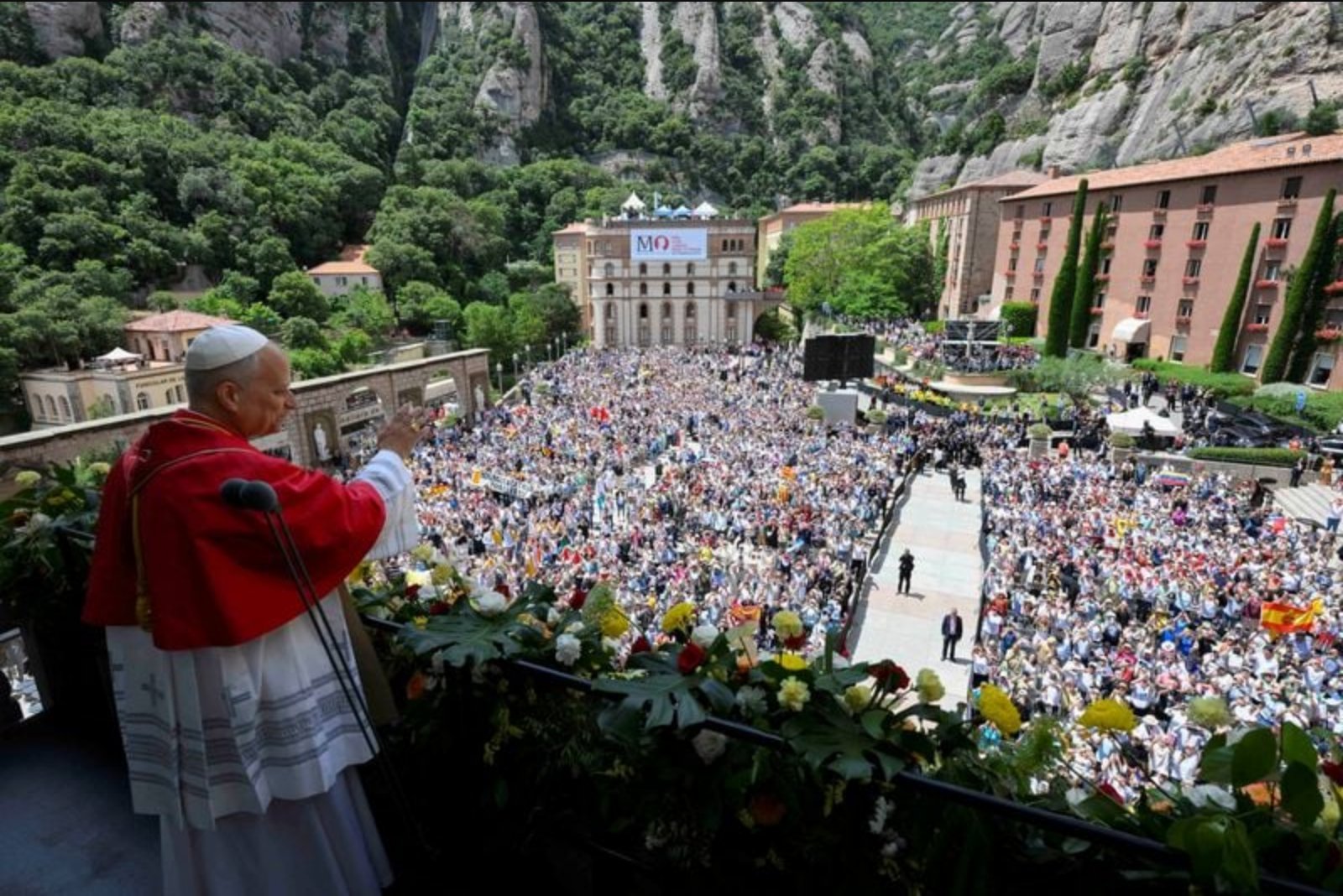 Pope Leo Blesses New Spire as Sagrada Familia Becomes World’s Tallest Church