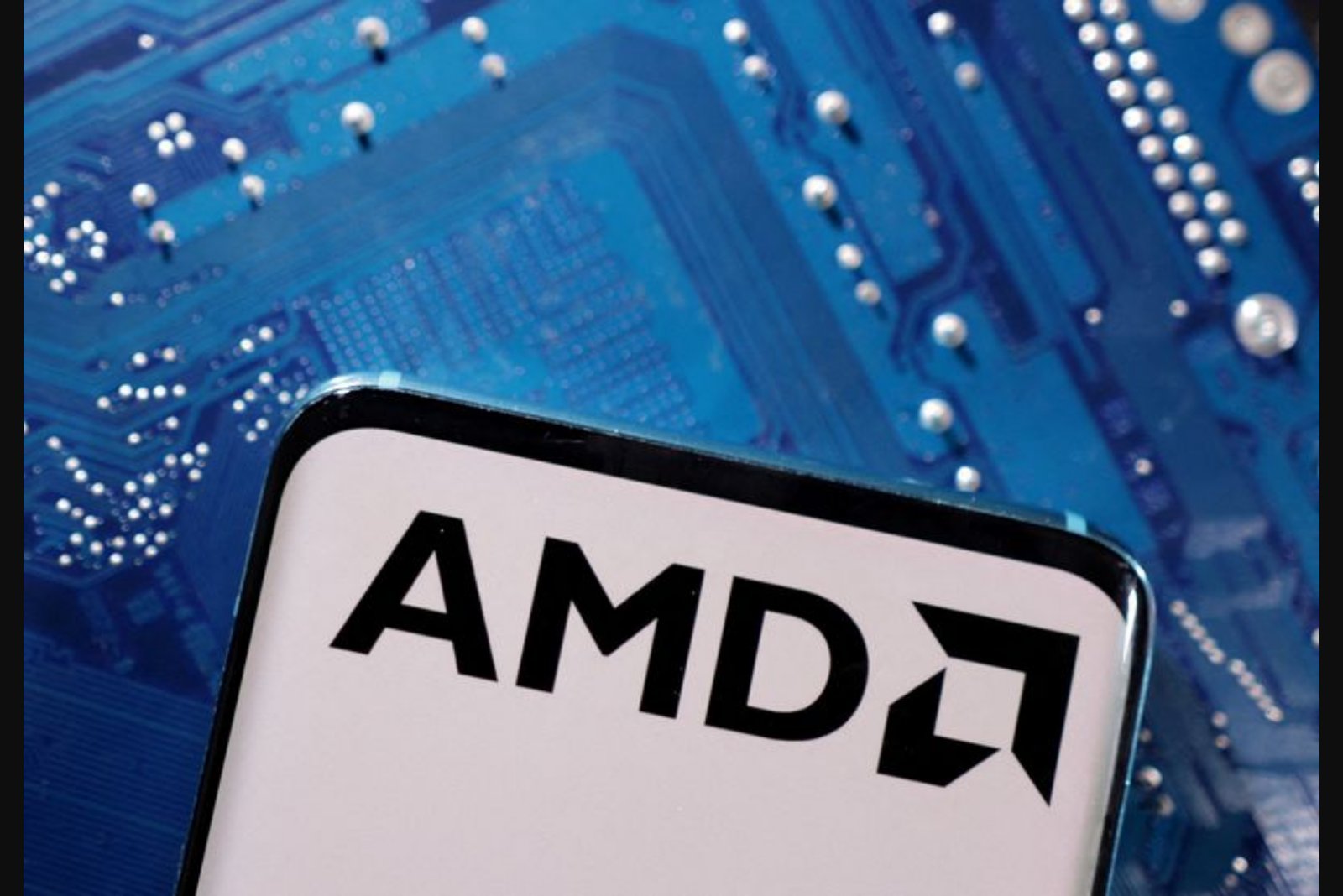 AMD’s Bullish Server CPU Outlook Sparks Broad Rally in U.S. Chipmakers