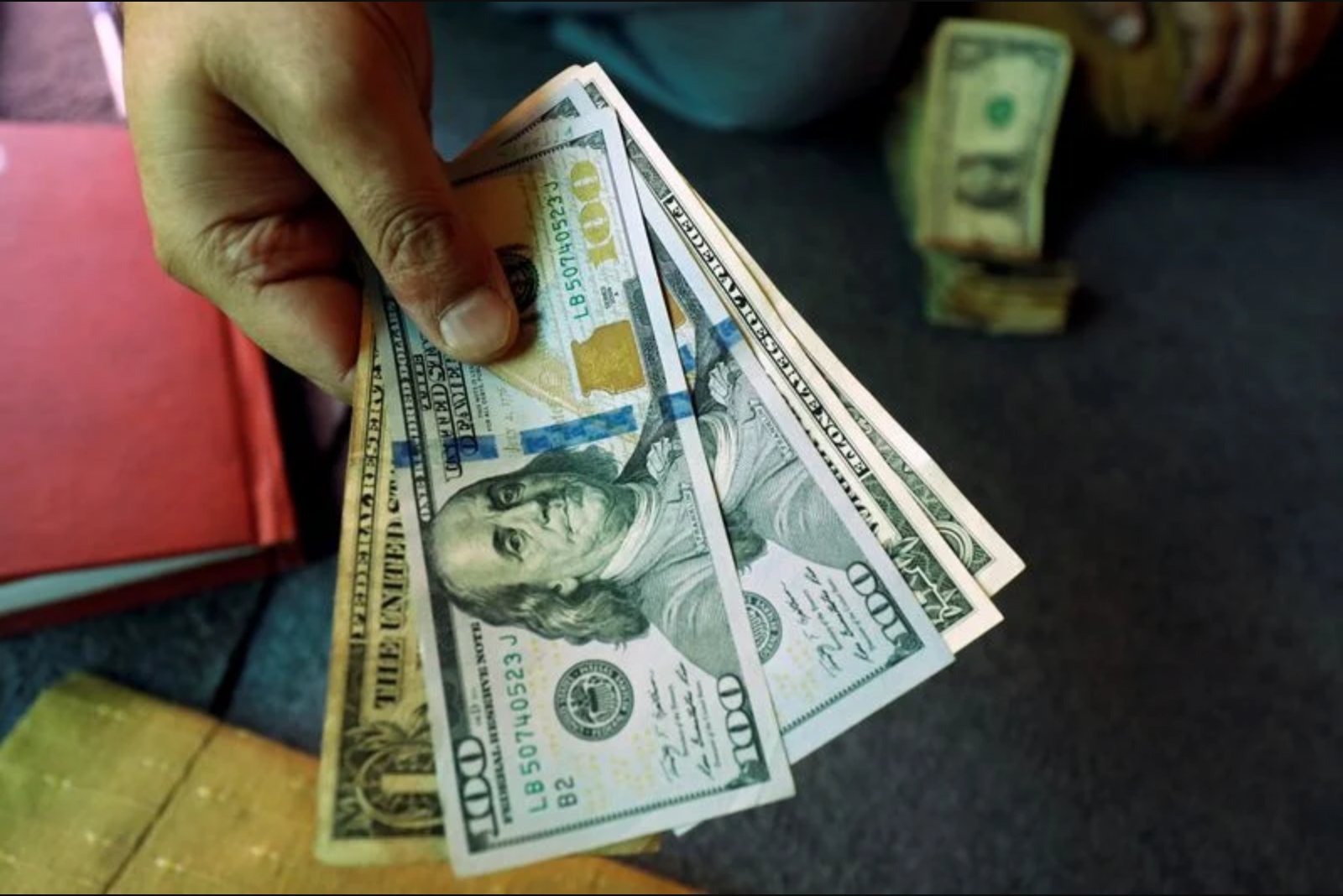 USD Faces Pressure as Rate Hike Projections Fade; Yen Lingers Near Decades-Old Lows