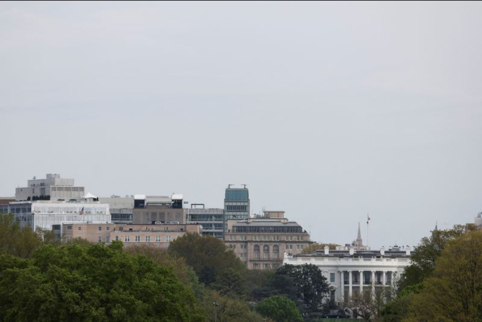 White House Weighs Limited Options as Iran Conflict Pushes U.S. Fuel Costs Higher