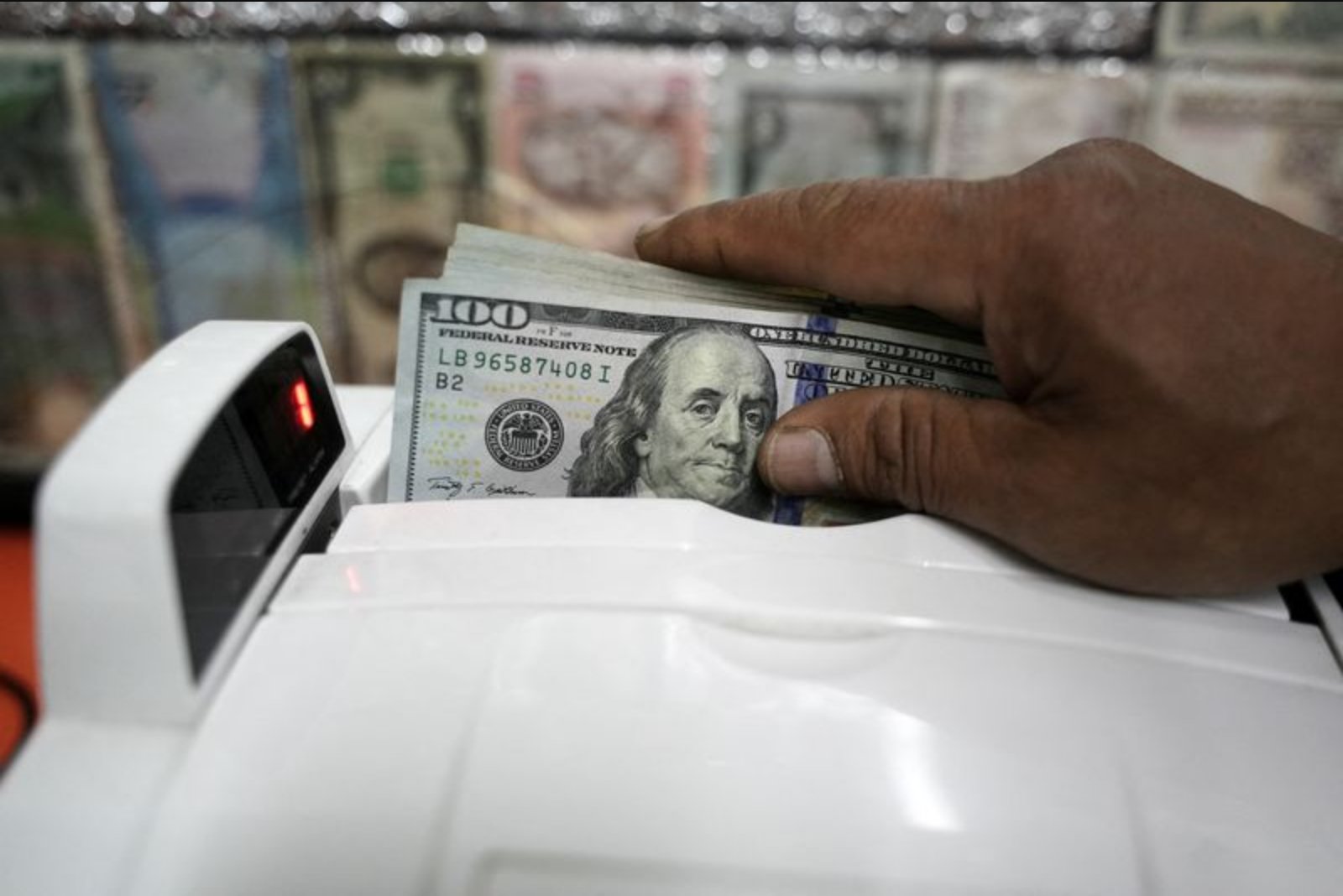 JPMorgan AM EMEA Chief Flags Long-Term Dollar Weakness Amid U.S. Debt Concerns