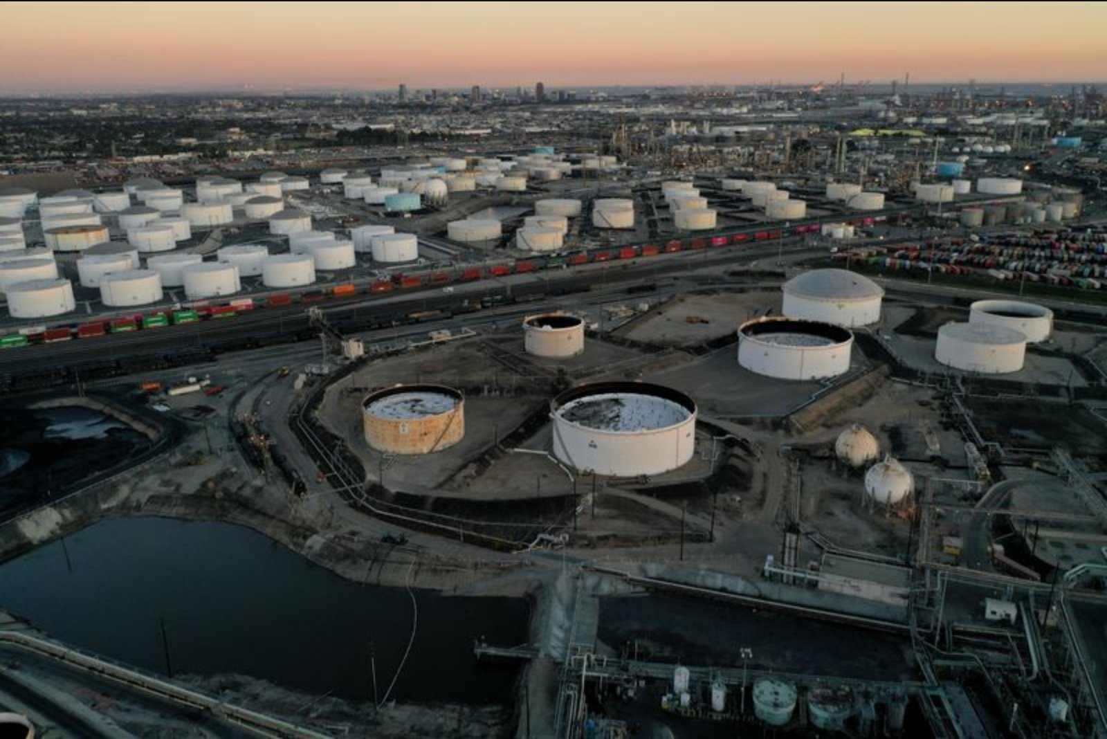 Traders Rush to U.S. Distillate Tanks as Hormuz Disruptions Tighten Global Supply