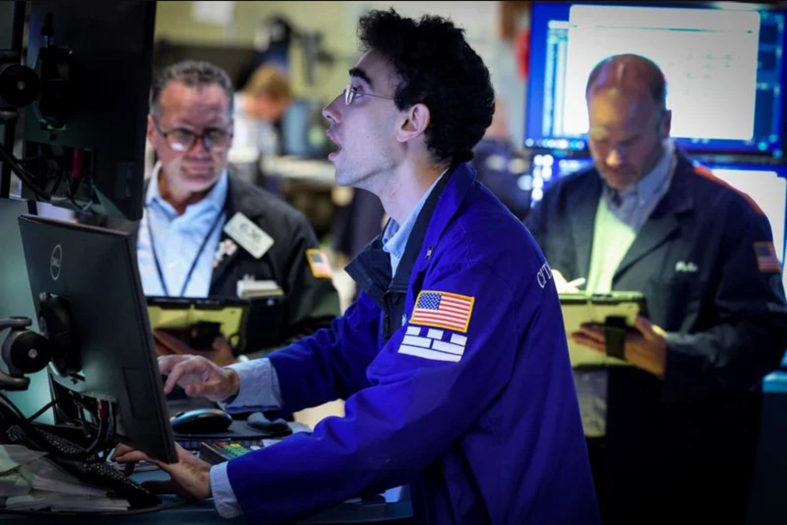 Tech Selloff and Geopolitical Tensions Pressure Global Markets