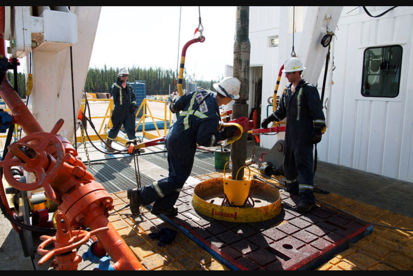 Oil edges up as Tehran reviews U.S. proposal amid persistent uncertainty