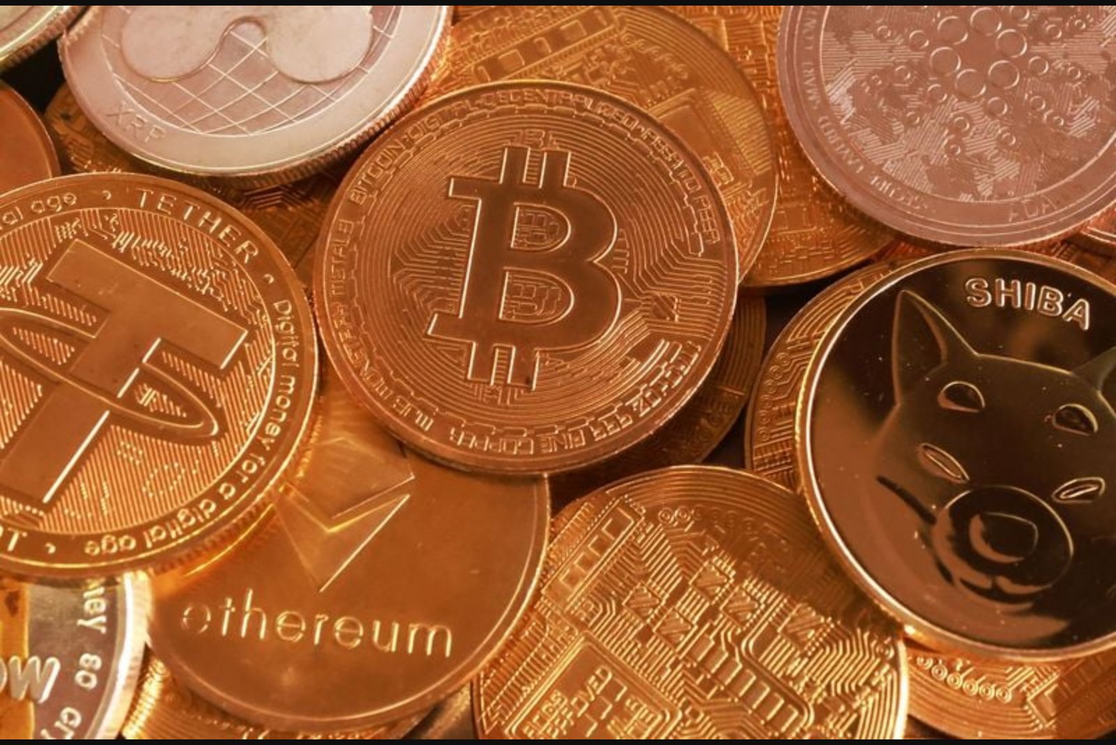 Strategy’s Market Value Drops Below Its Bitcoin Hoard as Crypto Sentiment Slides
