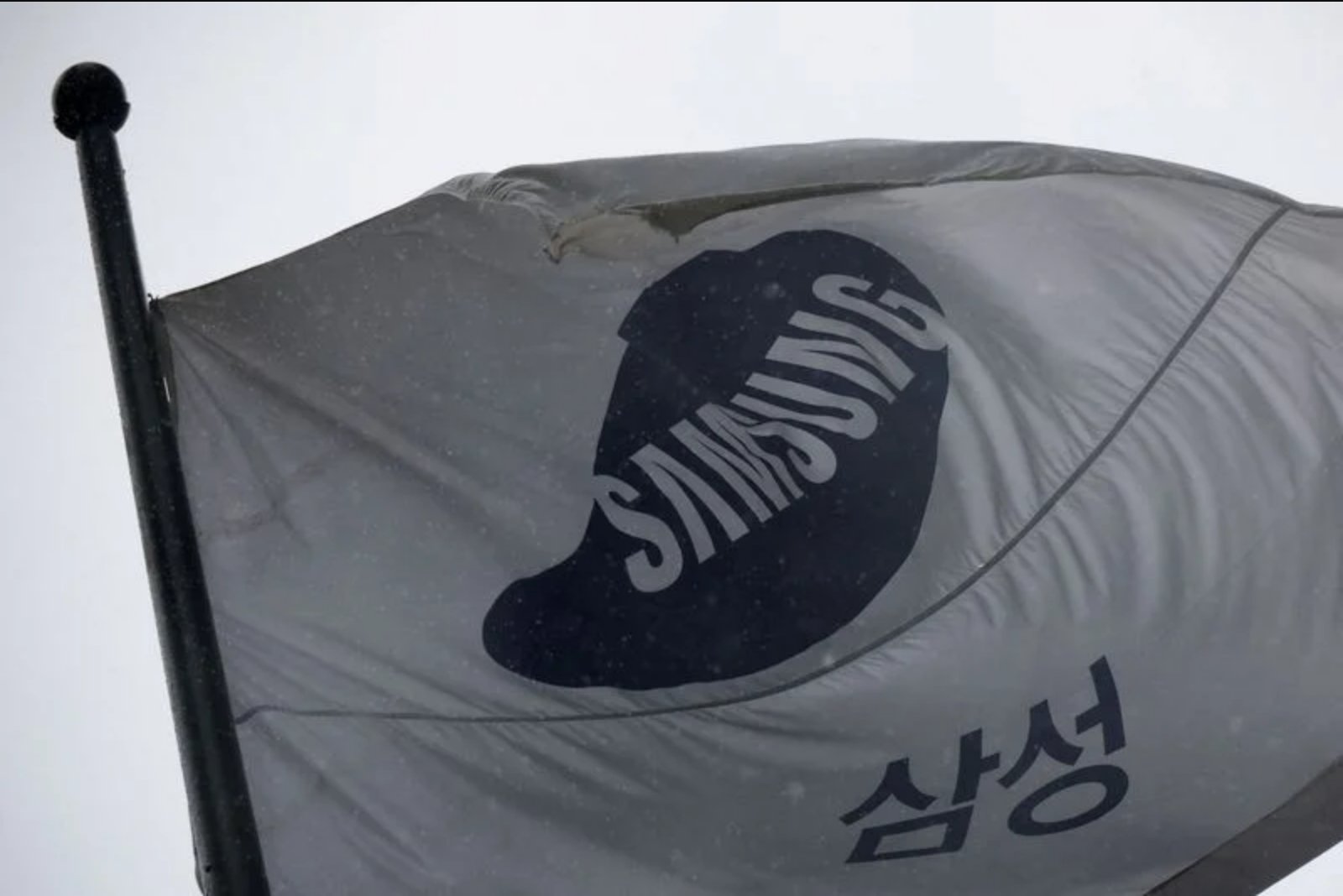 Samsung Electronics to Launch 90 Trillion Won Share Buyback After Stock Bonus Agreement, Yonhap Says