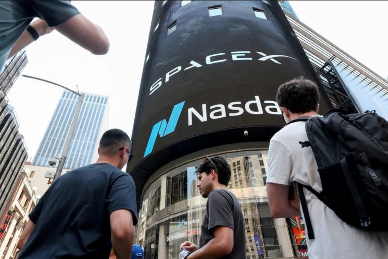 SpaceX Selloff Signals Volatility Ahead as Large Lockup Release Nears