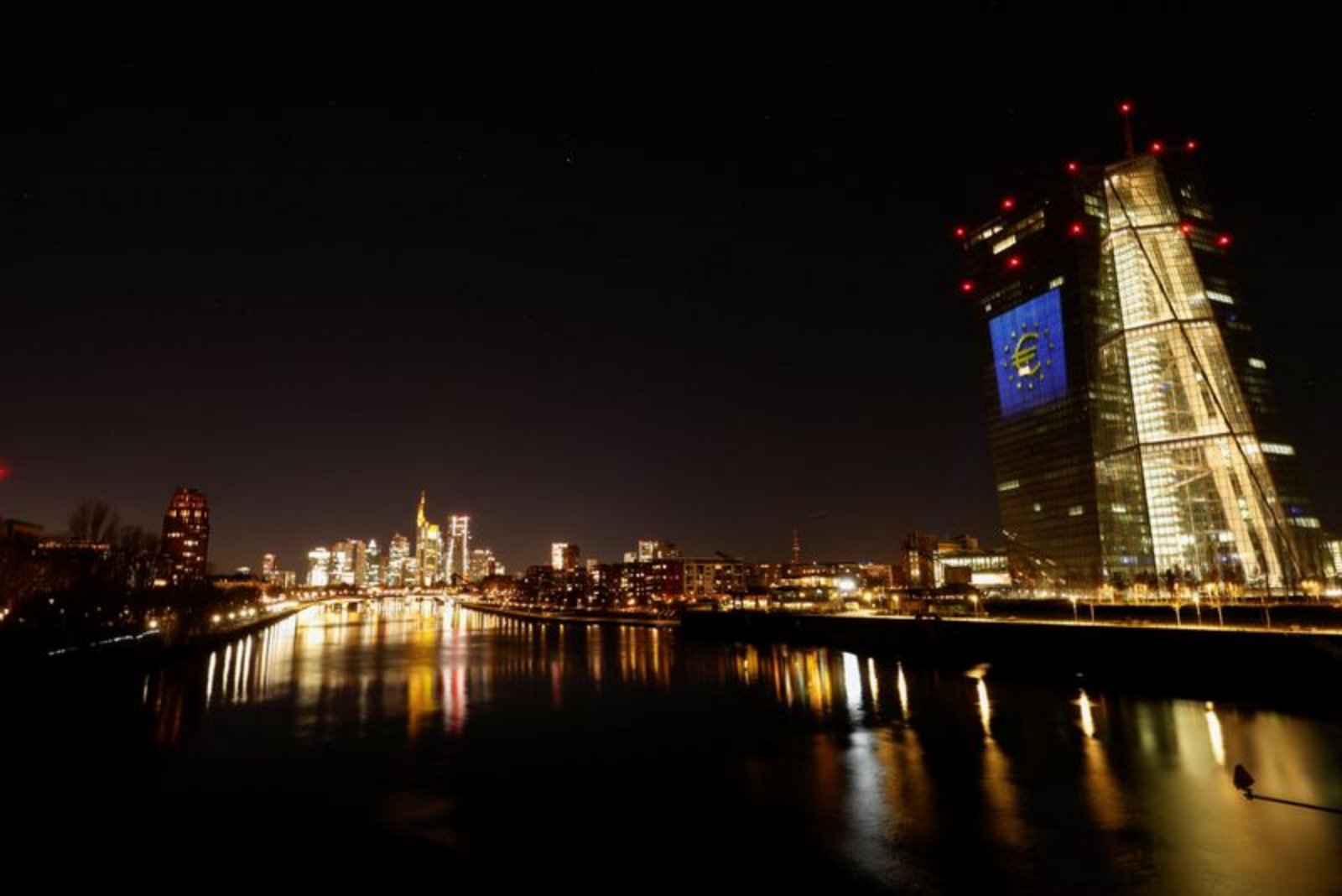 Markets Stabilise After Metals Rout; Trump’s India Tariff Deal and Australia Rate Hike Drive Moves