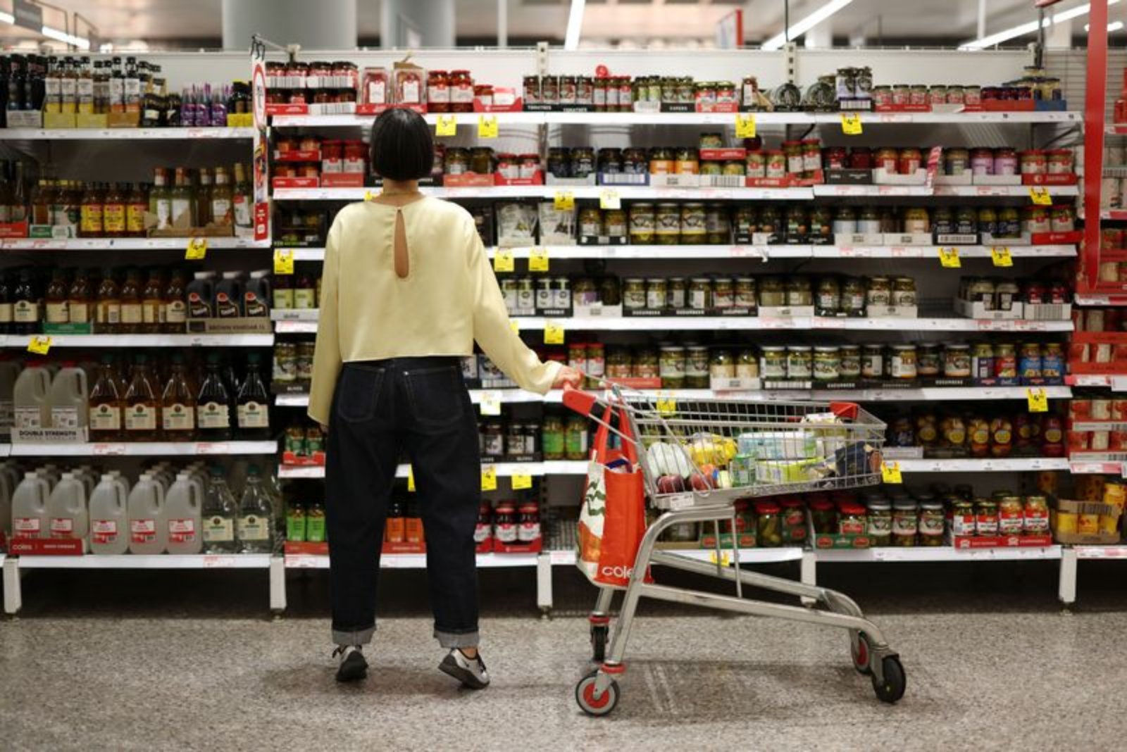 Australian Household Spending Pulls Back in December After Strong Pre-Holiday Surge