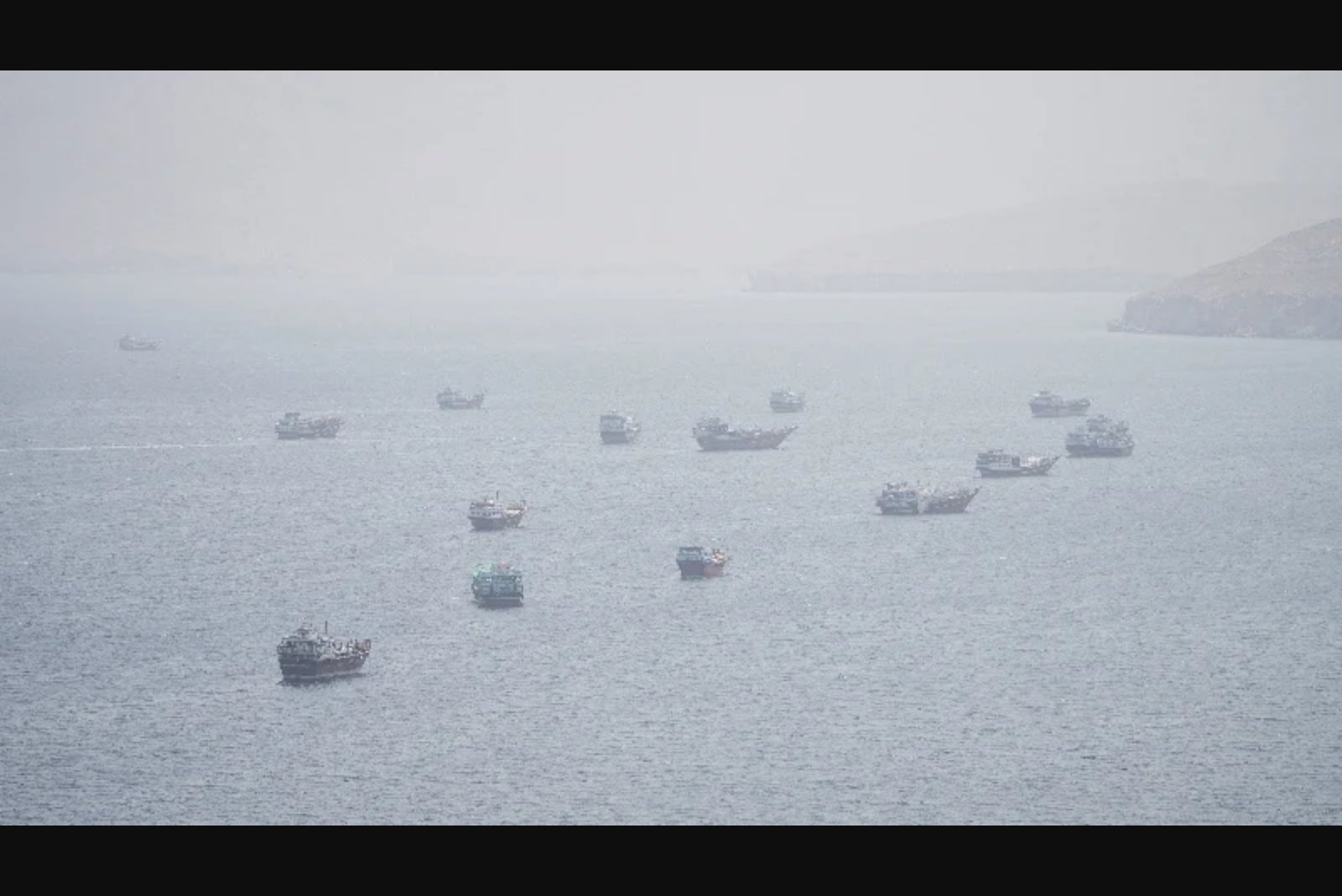 New Strike Report in Strait of Hormuz Intensifies Fears Over Middle East Oil Routes