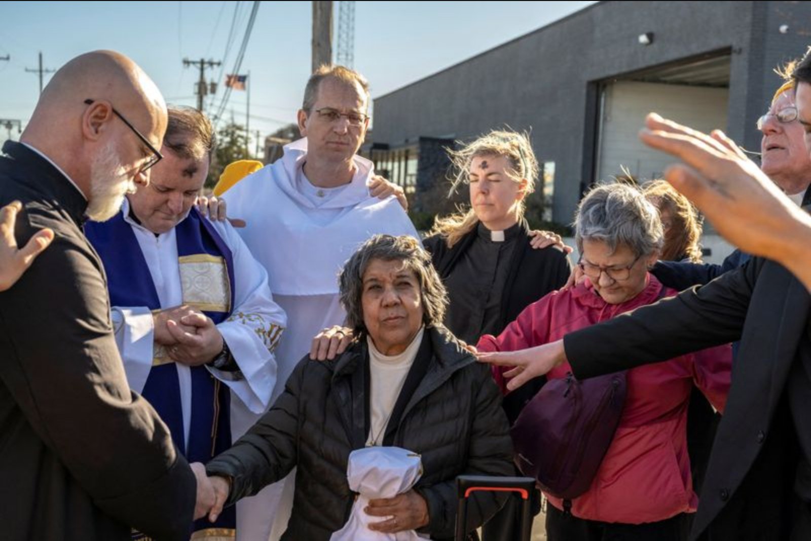 Catholic clergy regain access to Broadview immigration center, distribute ashes and communion after court order
