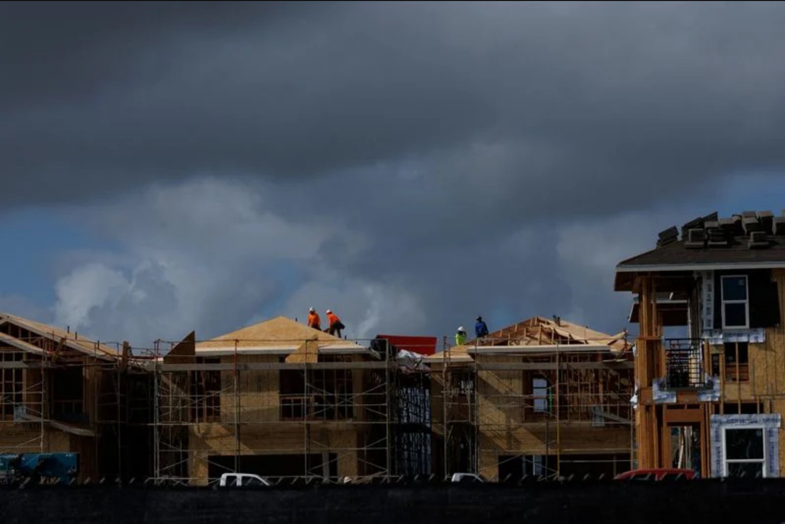 U.S. Single-Family Starts Fall to Eight-Month Low; Import Prices Accelerate