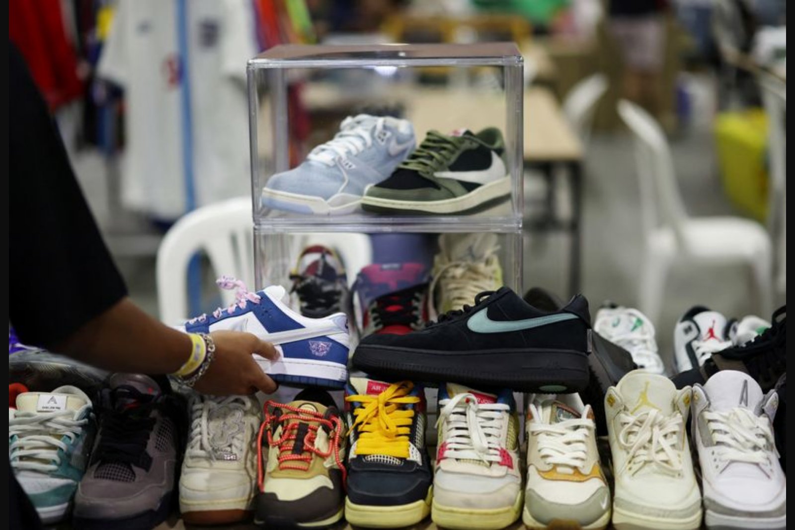 Short Interest Climbs as Nike Struggles to Rebuild Momentum Under CEO Hill