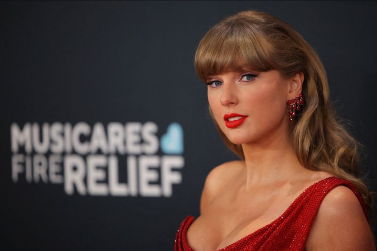Taylor Swift Seeks Trademarks on Her Voice and a Stage Image to Counter AI Deepfakes