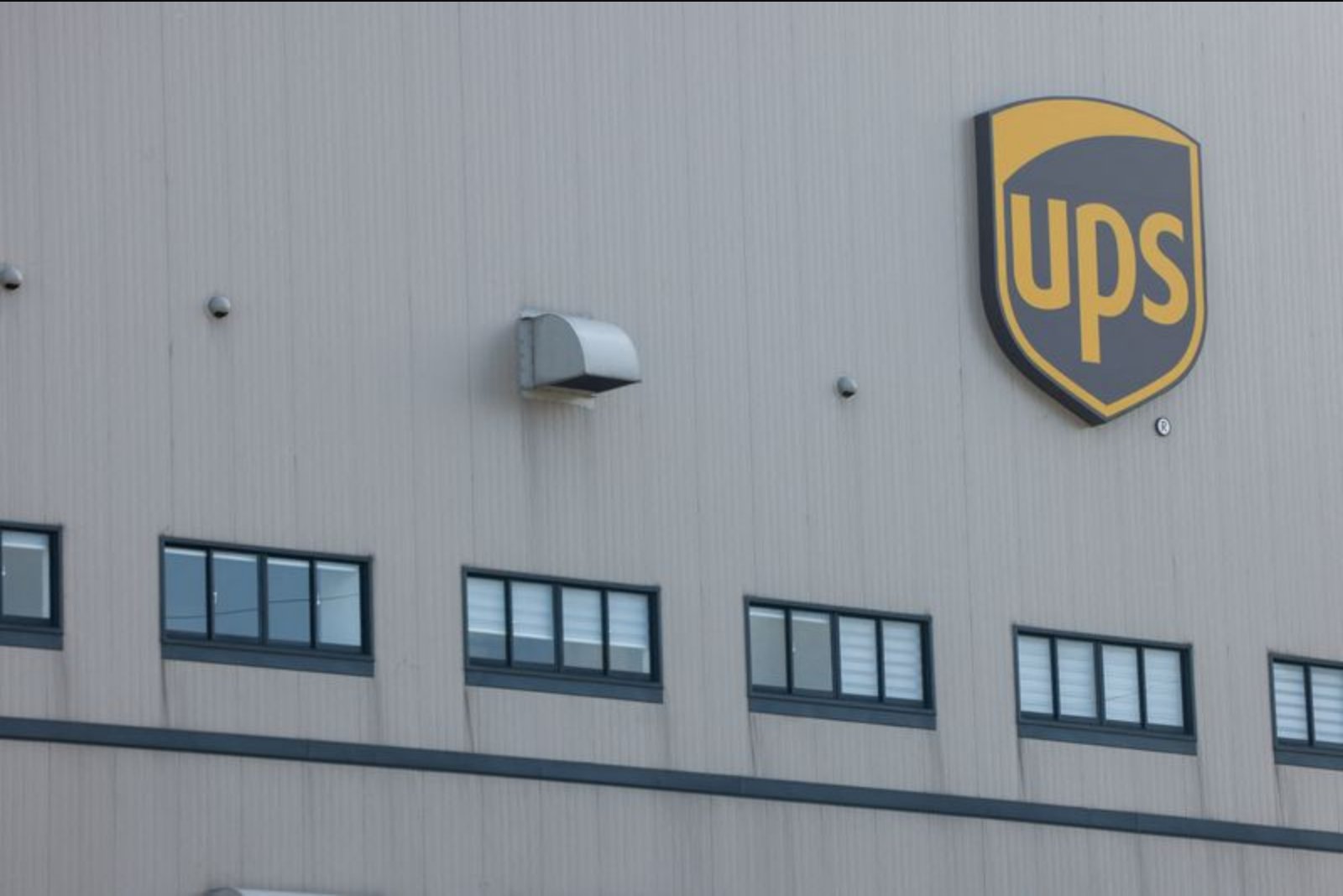 UPS, Teamsters Agree to Cap Severance Offers for Drivers at 7,500