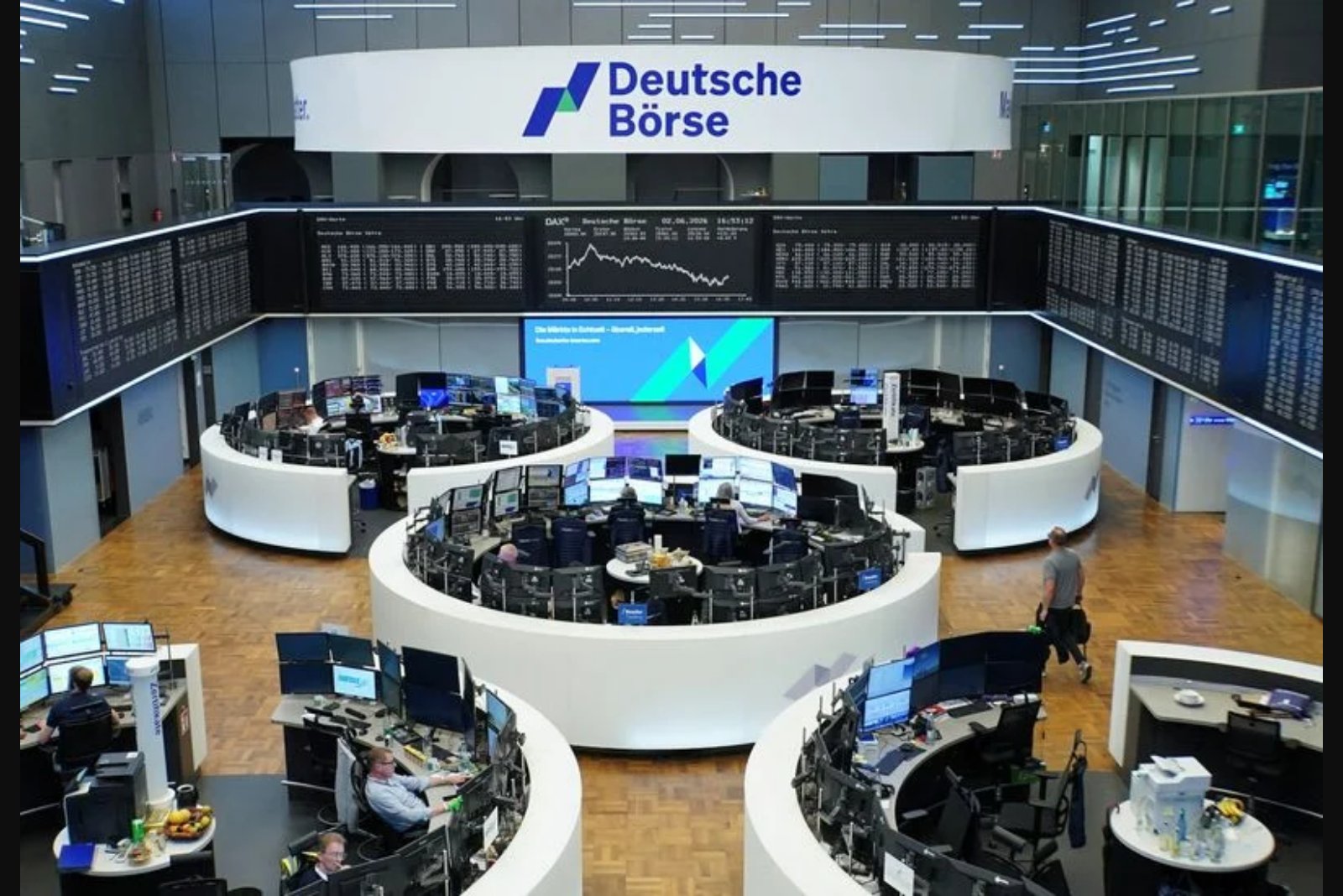 European Stocks Drift Lower as Middle East Tensions Persist; Tech Pullback Halts Rally