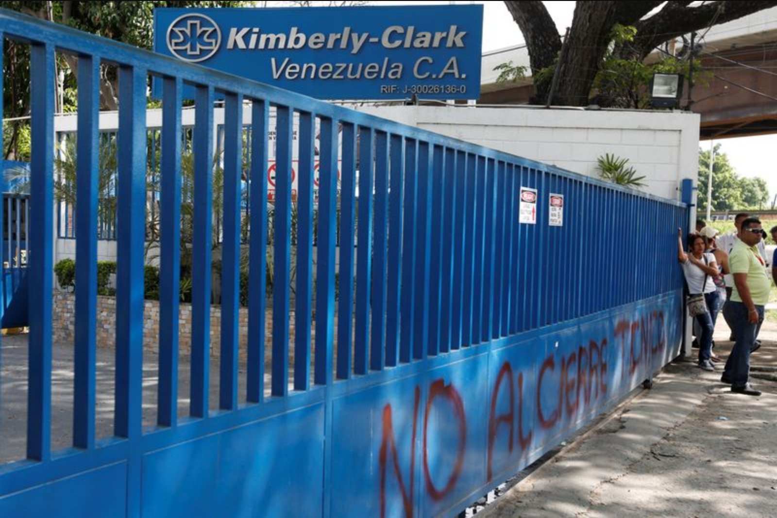 Kimberly-Clark Holds 2026 Guidance After Q1 Sales Top Estimates as Volumes Offset Price Cuts